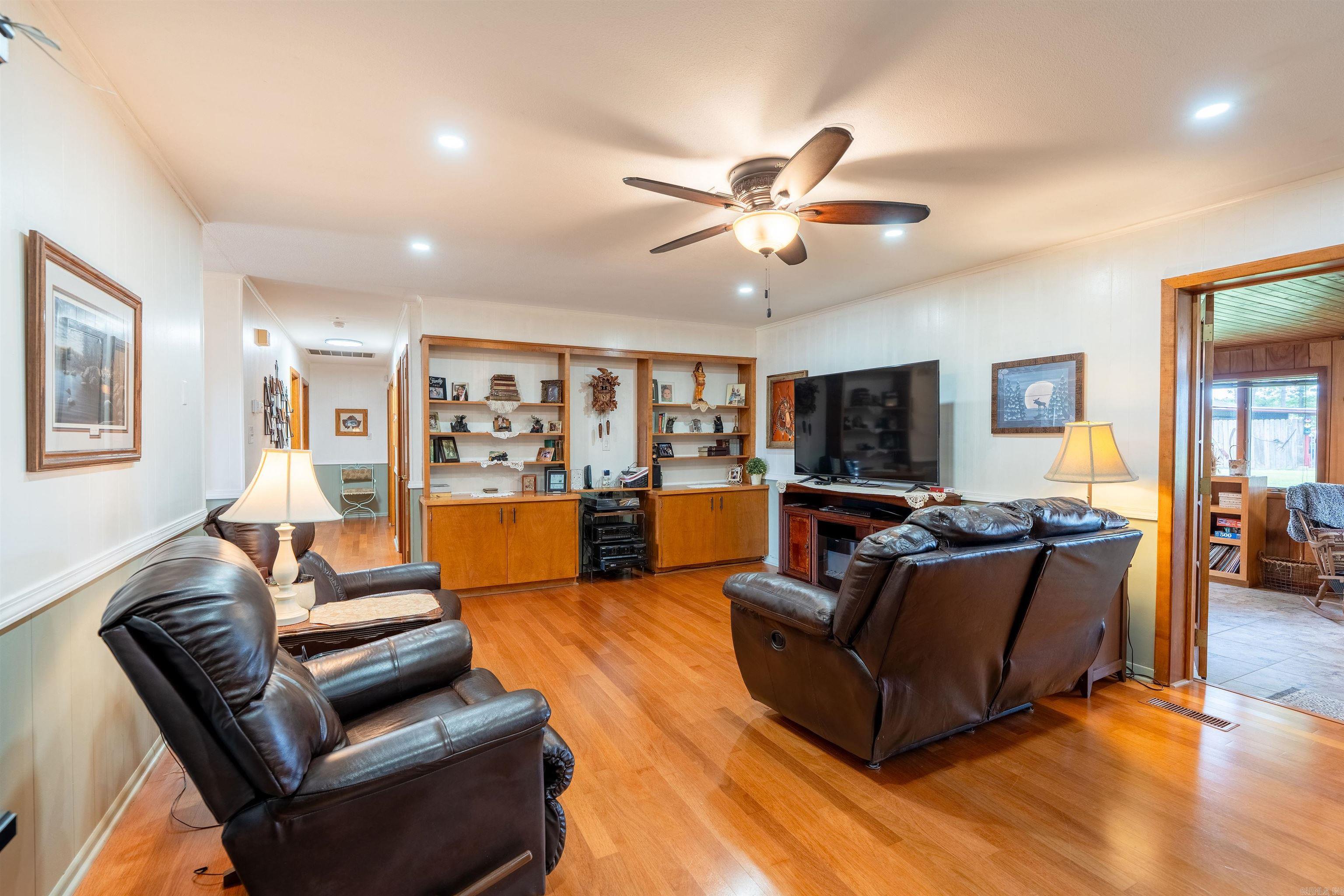 300 Lohawk Property Photo 8