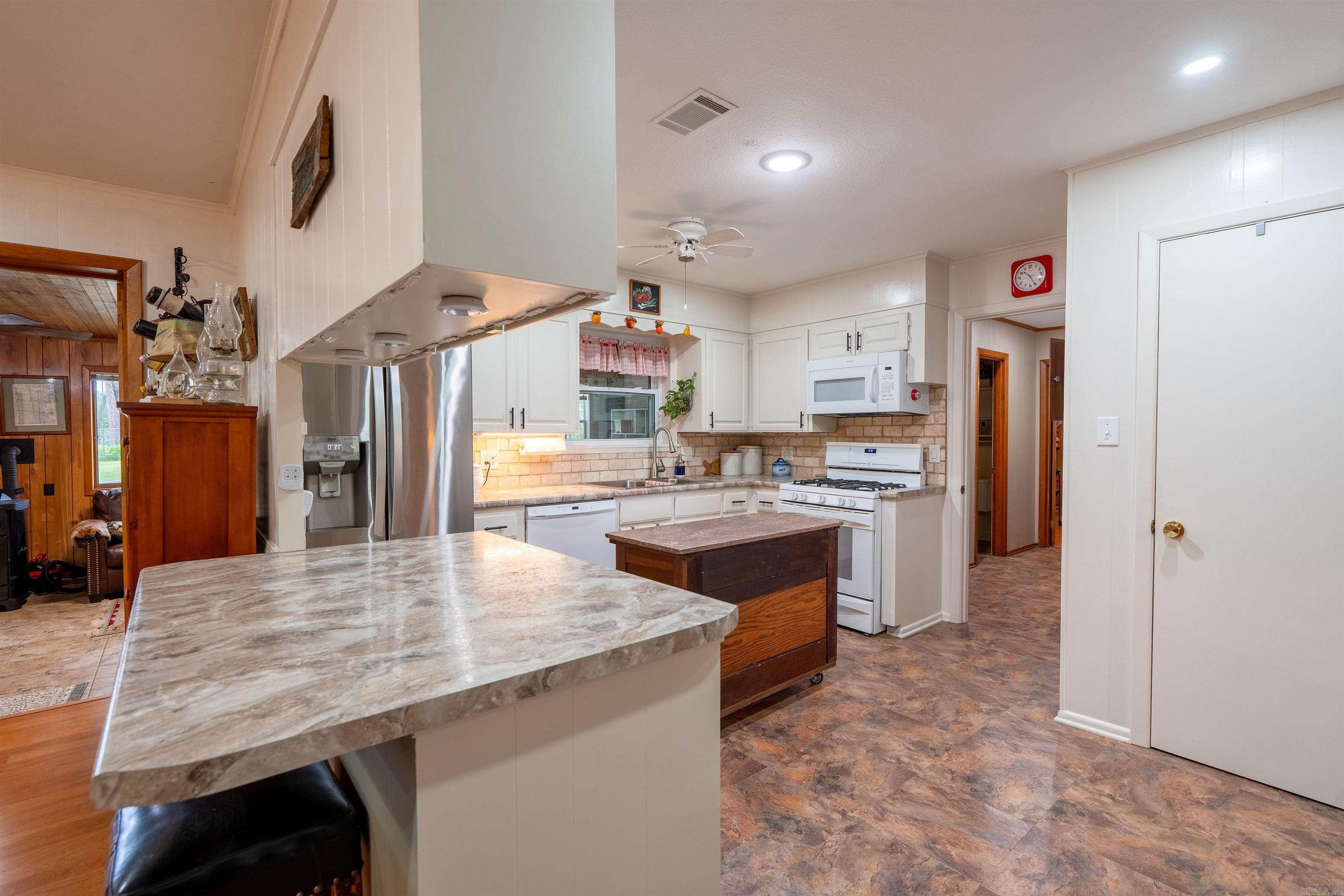 300 Lohawk Property Photo 11