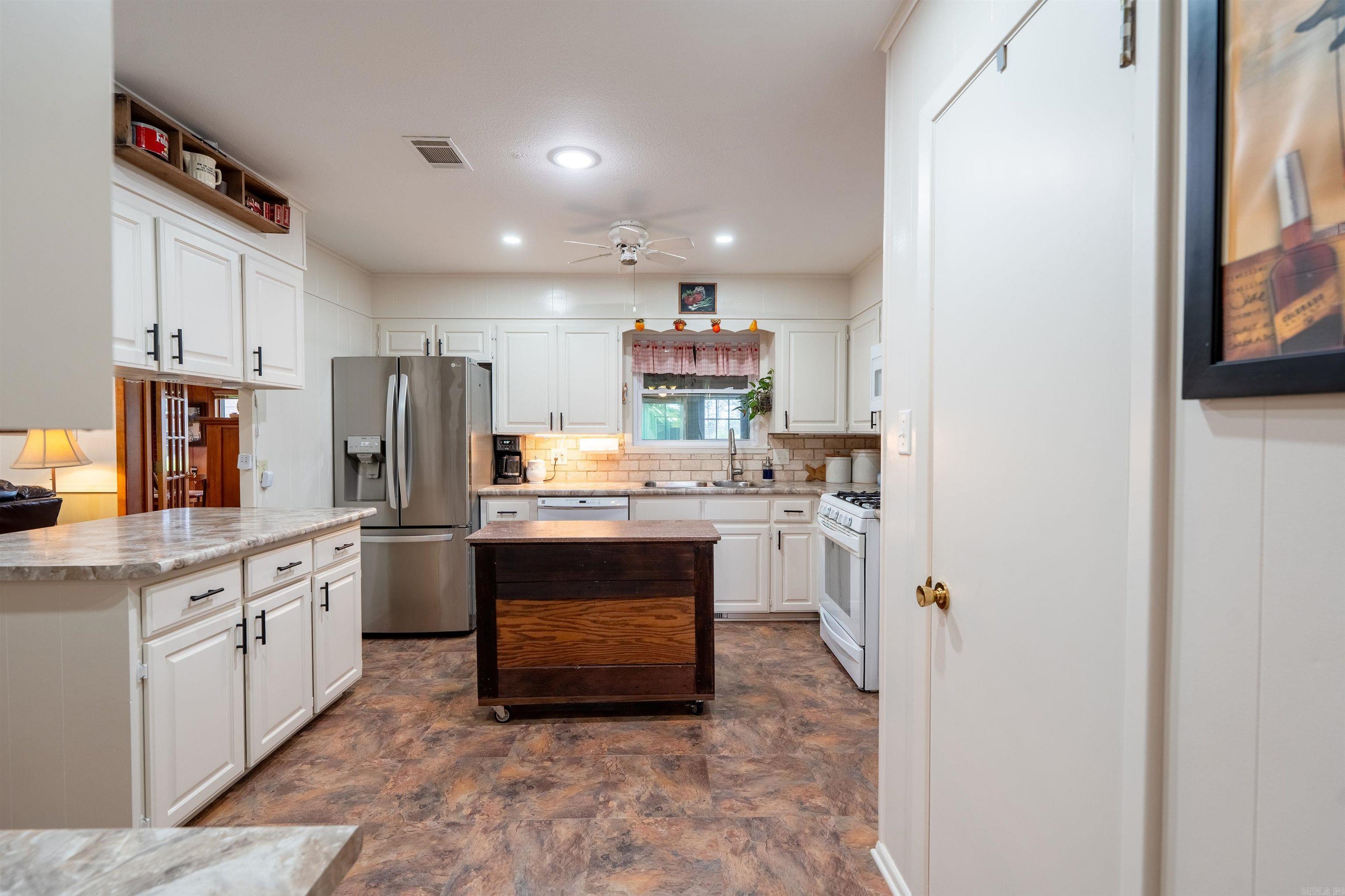 300 Lohawk Property Photo 12