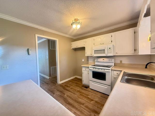 305 Vine Property Photo 13