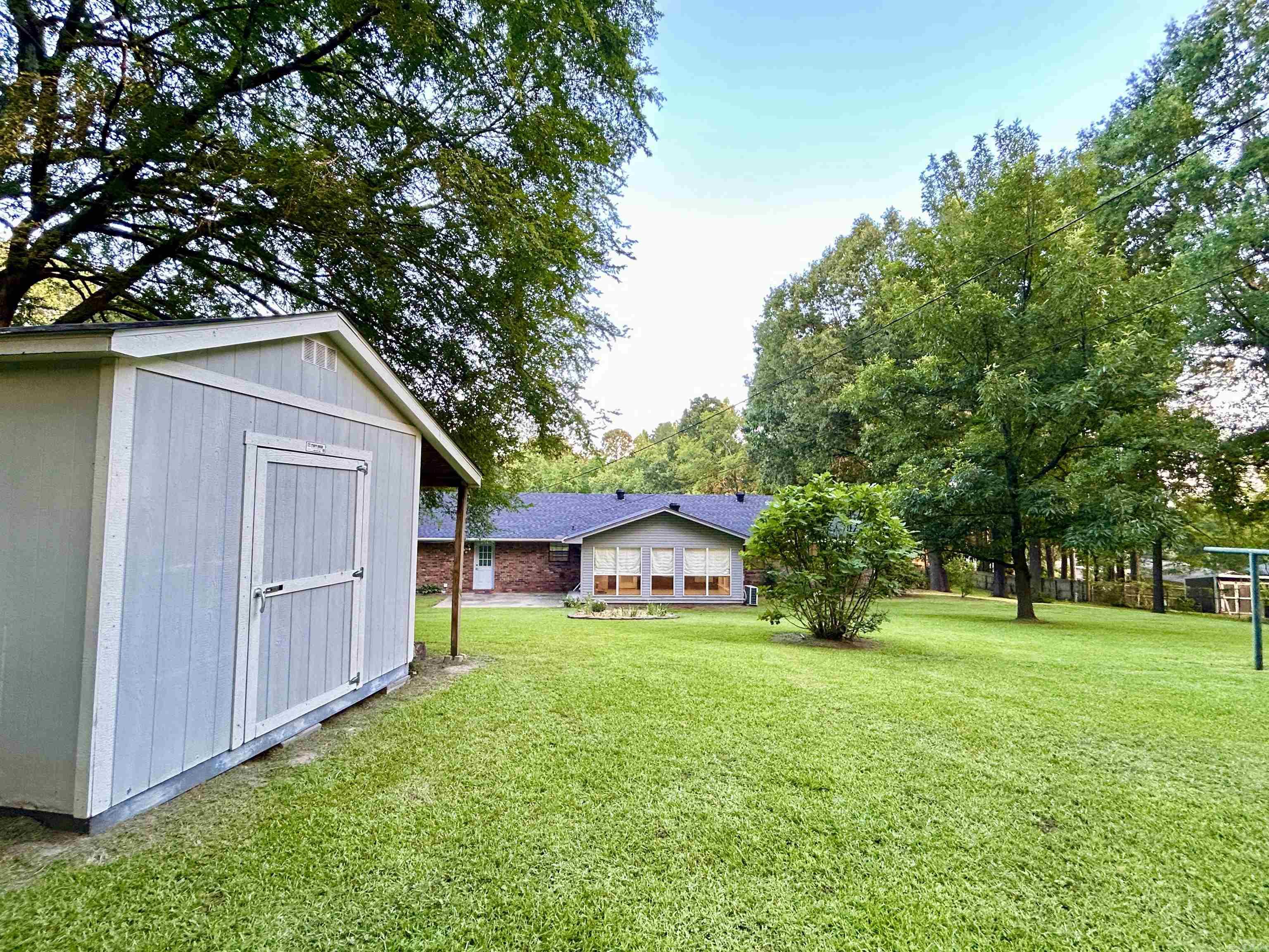 2702 Woodvale Lane Property Photo 6