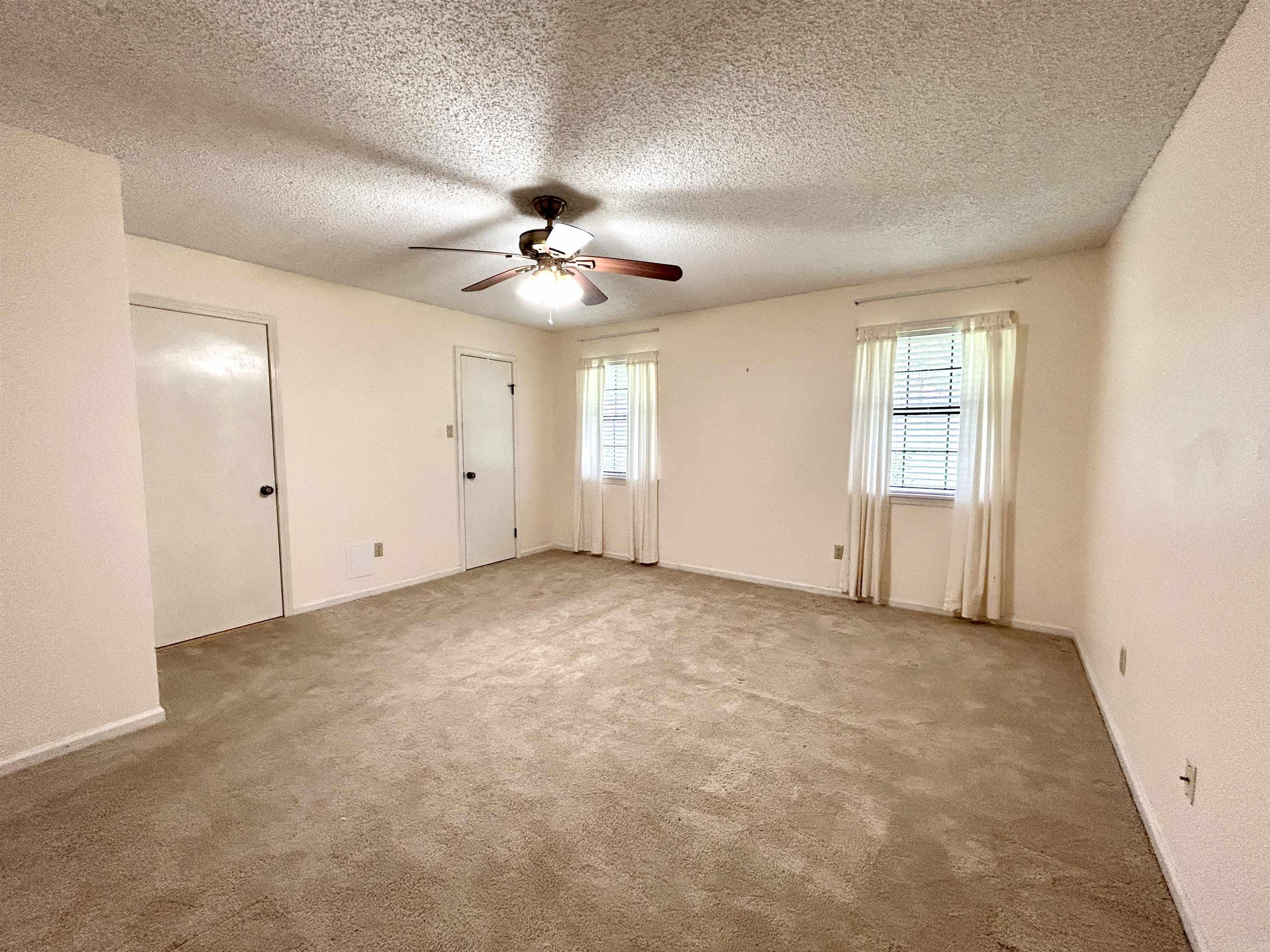 2702 Woodvale Lane Property Photo 29
