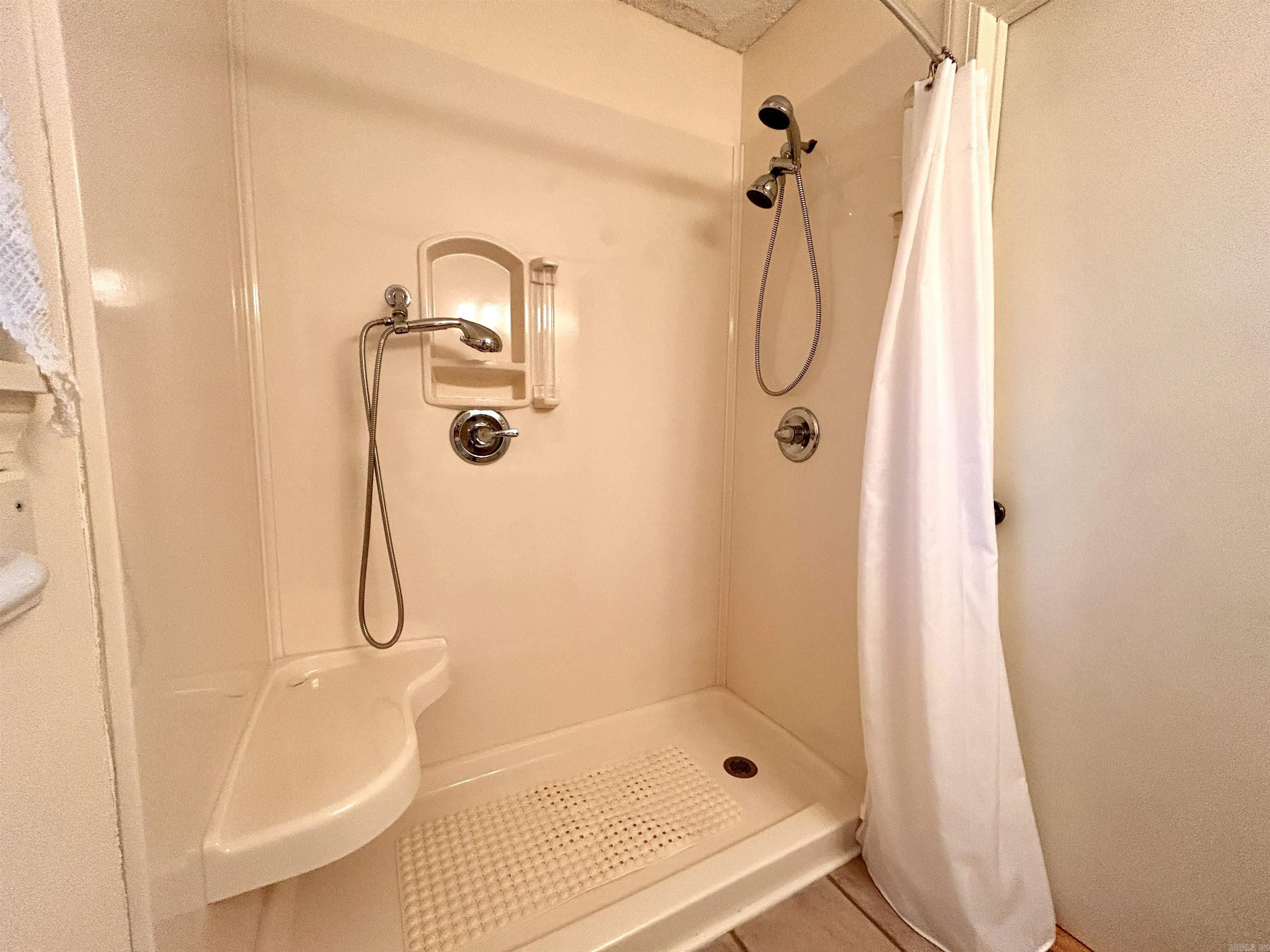 2702 Woodvale Lane Property Photo 33