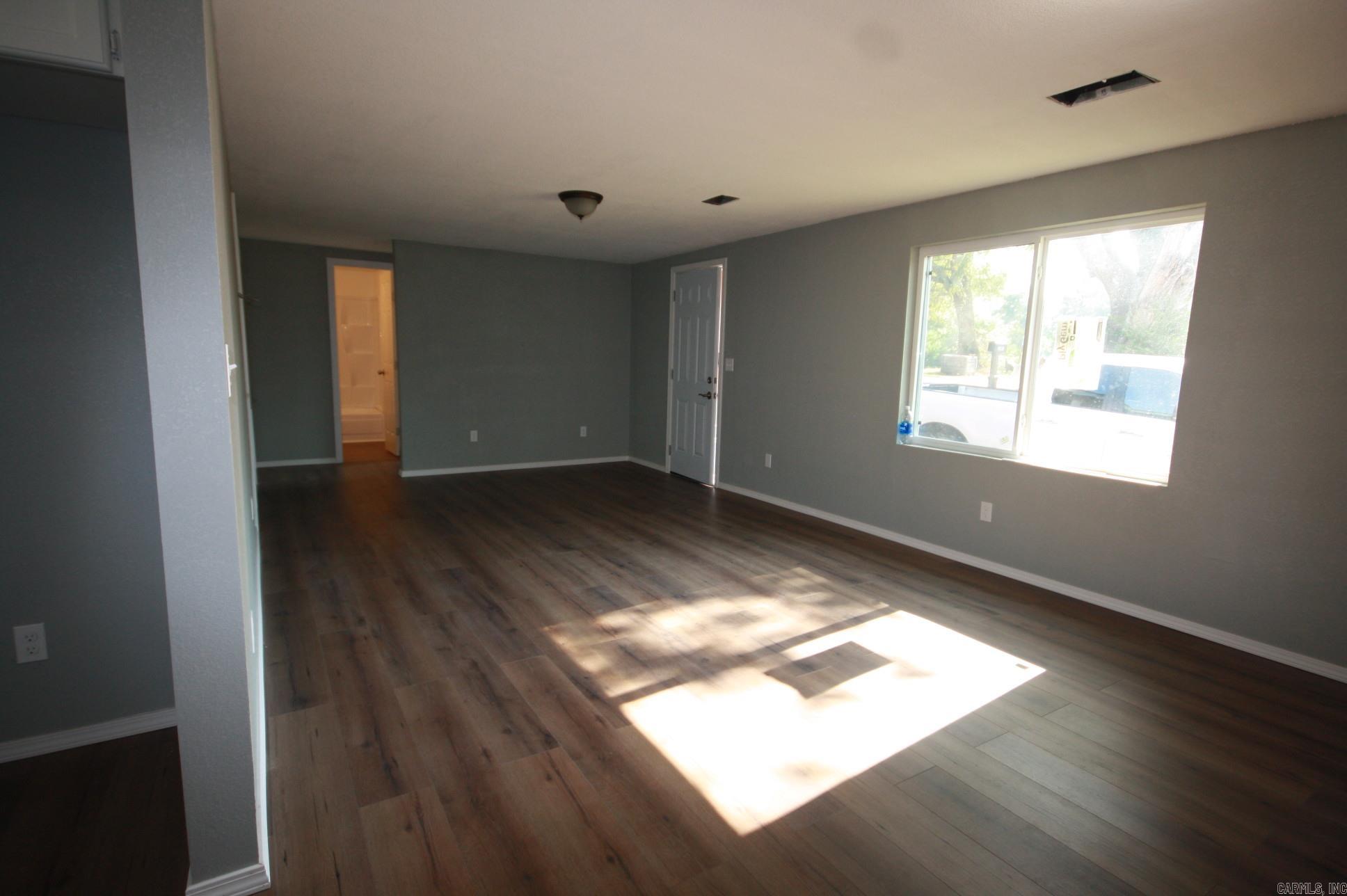 1205 N Walters Avenue Property Photo 4