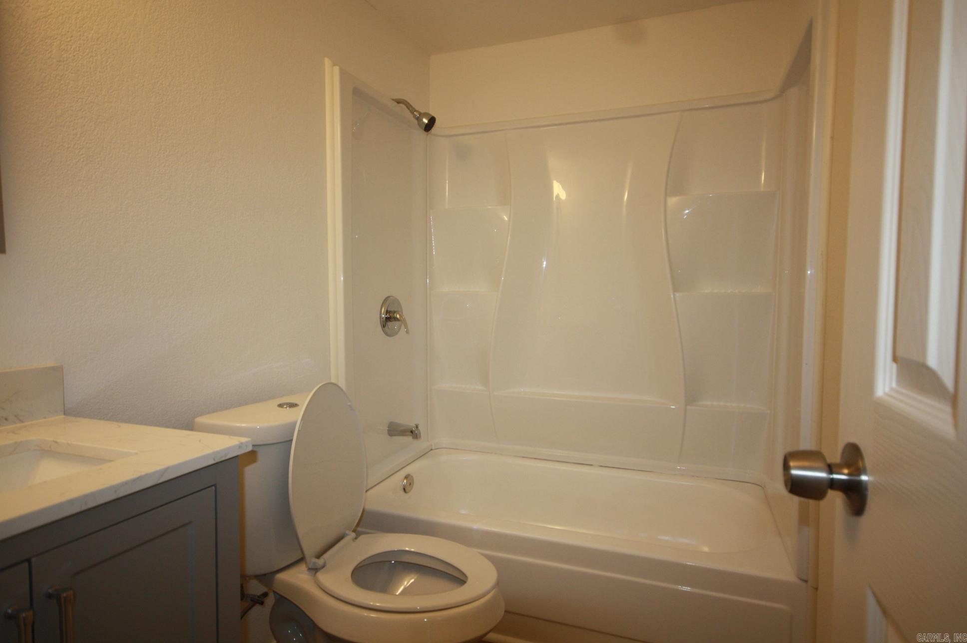 1205 N Walters Avenue Property Photo 8