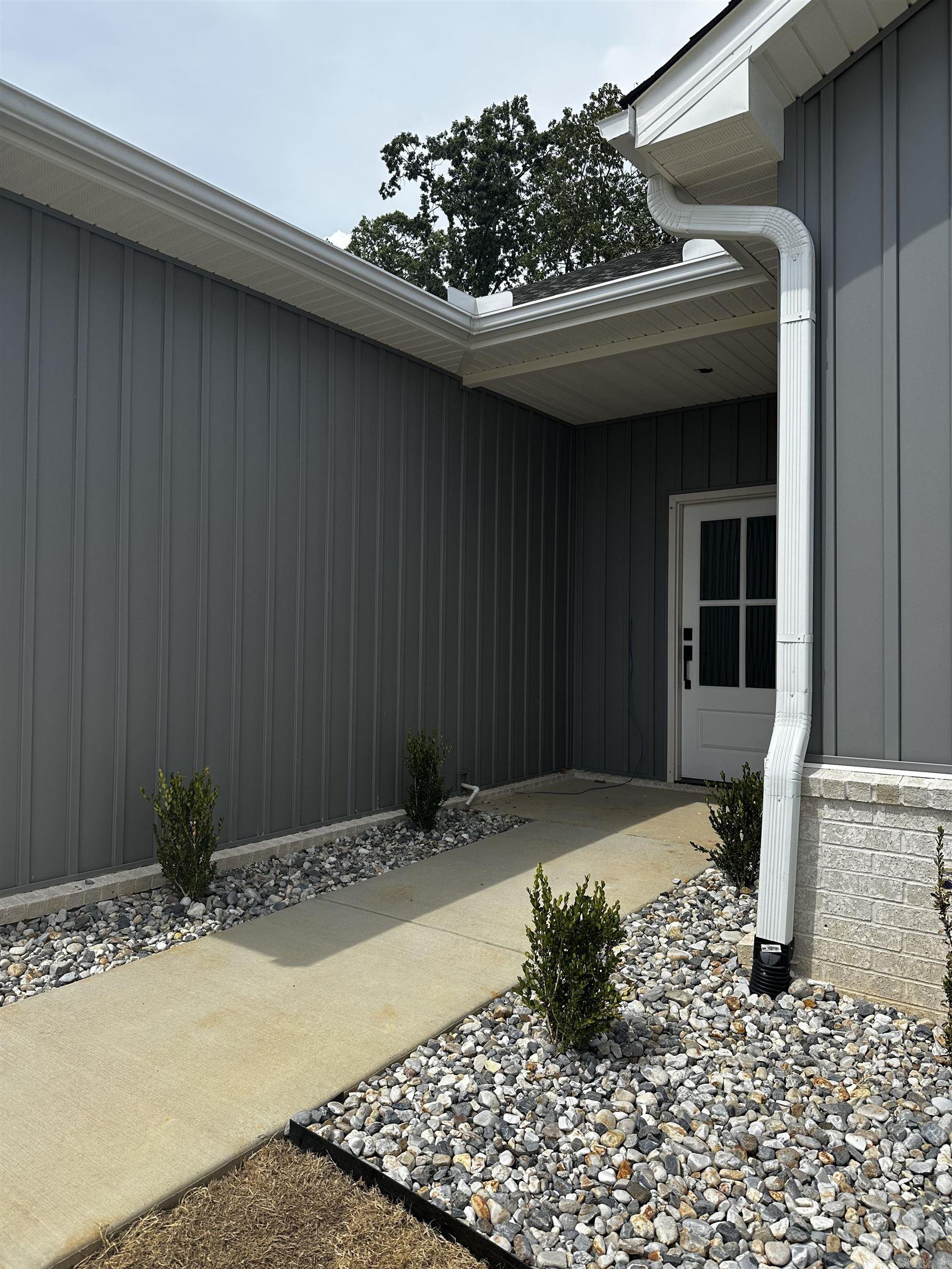 126 Everest Street Property Photo 2