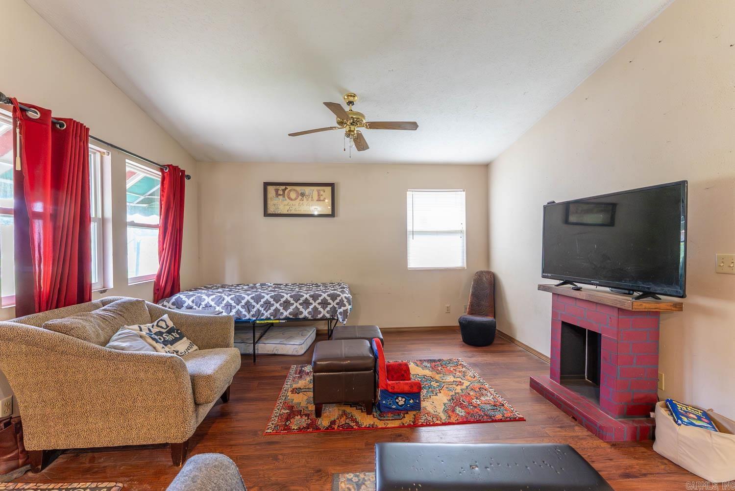800 Waverly Road Property Photo 11
