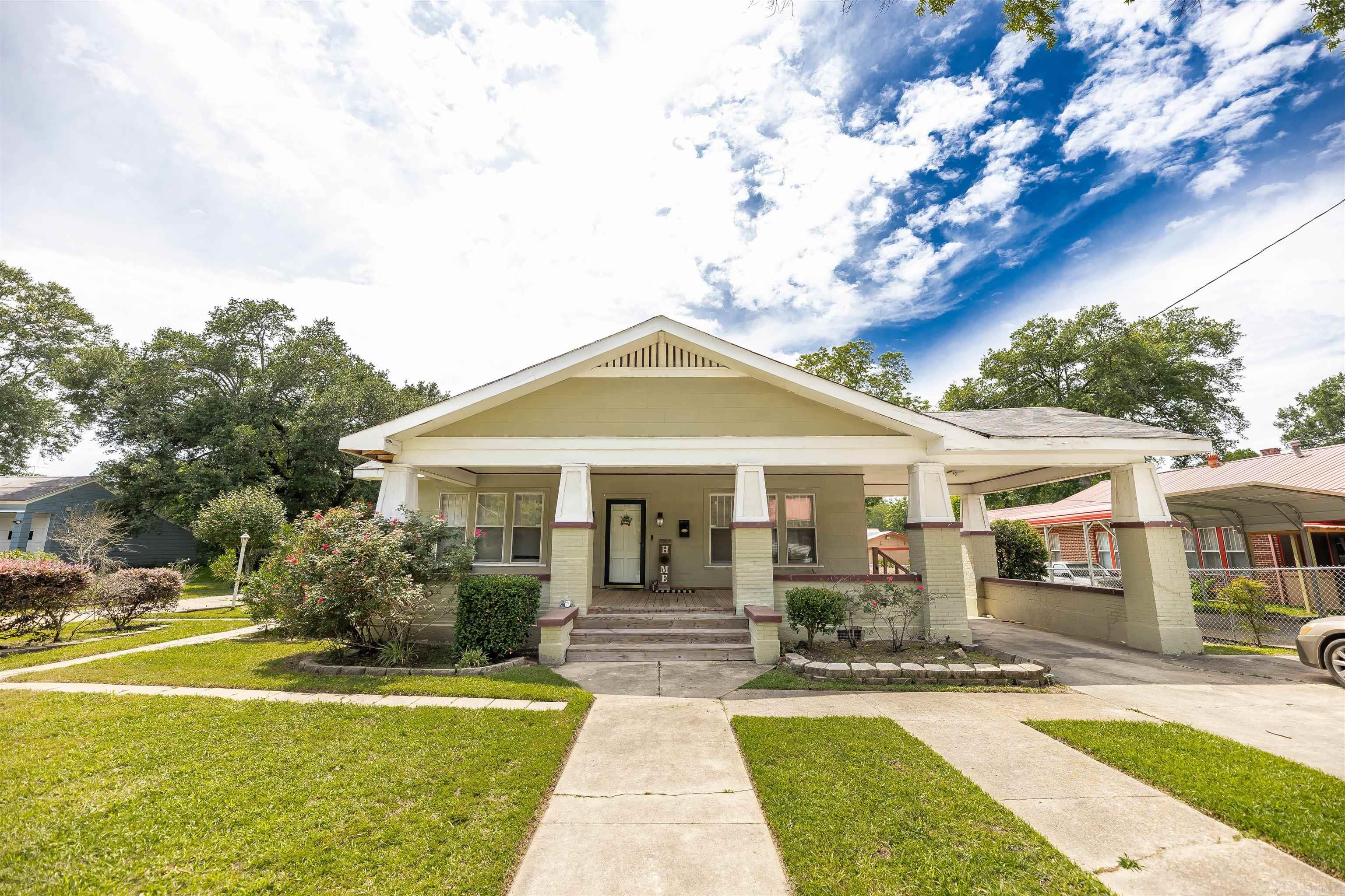 206 S Newton Avenue Property Photo 1