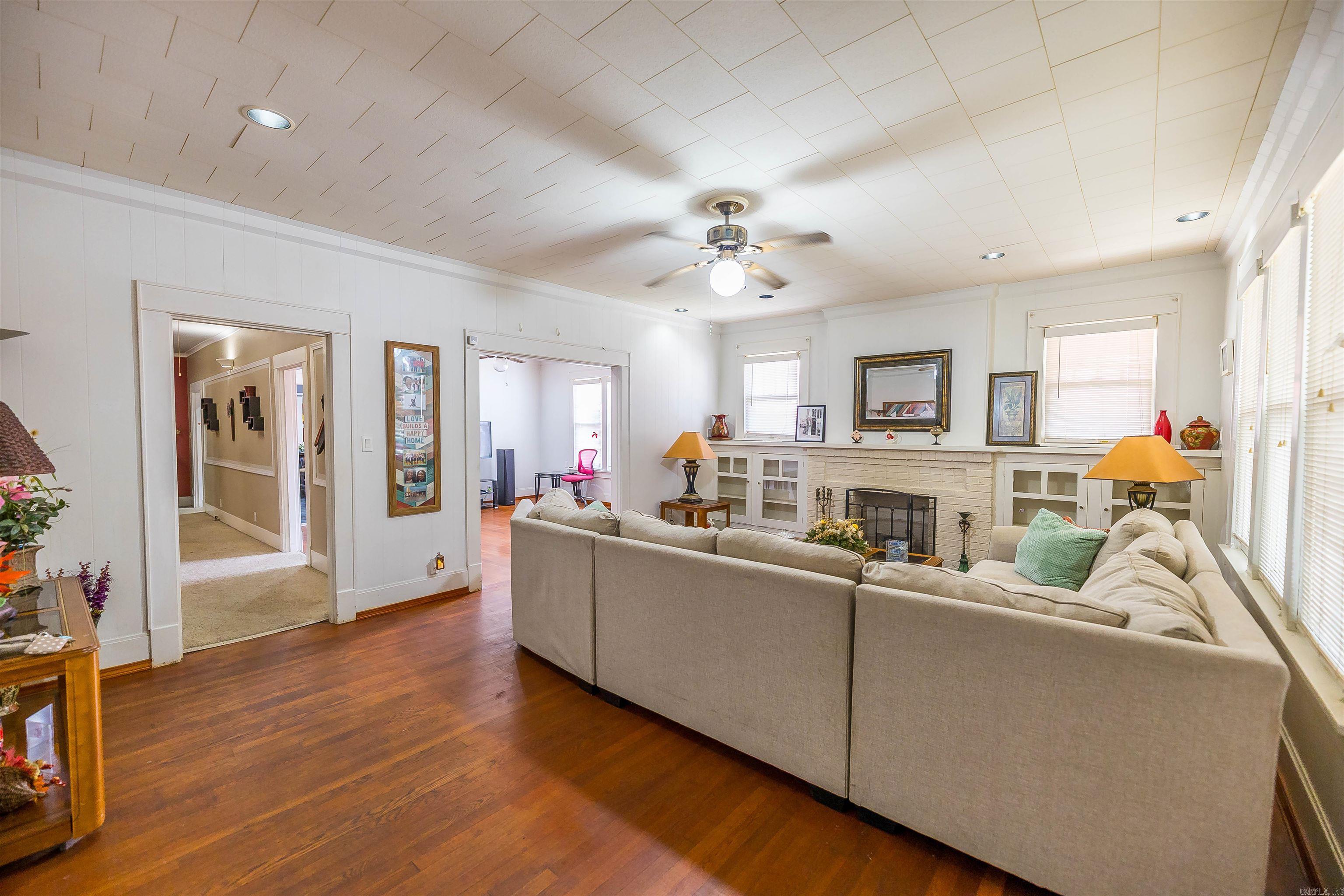 206 S Newton Avenue Property Photo 8