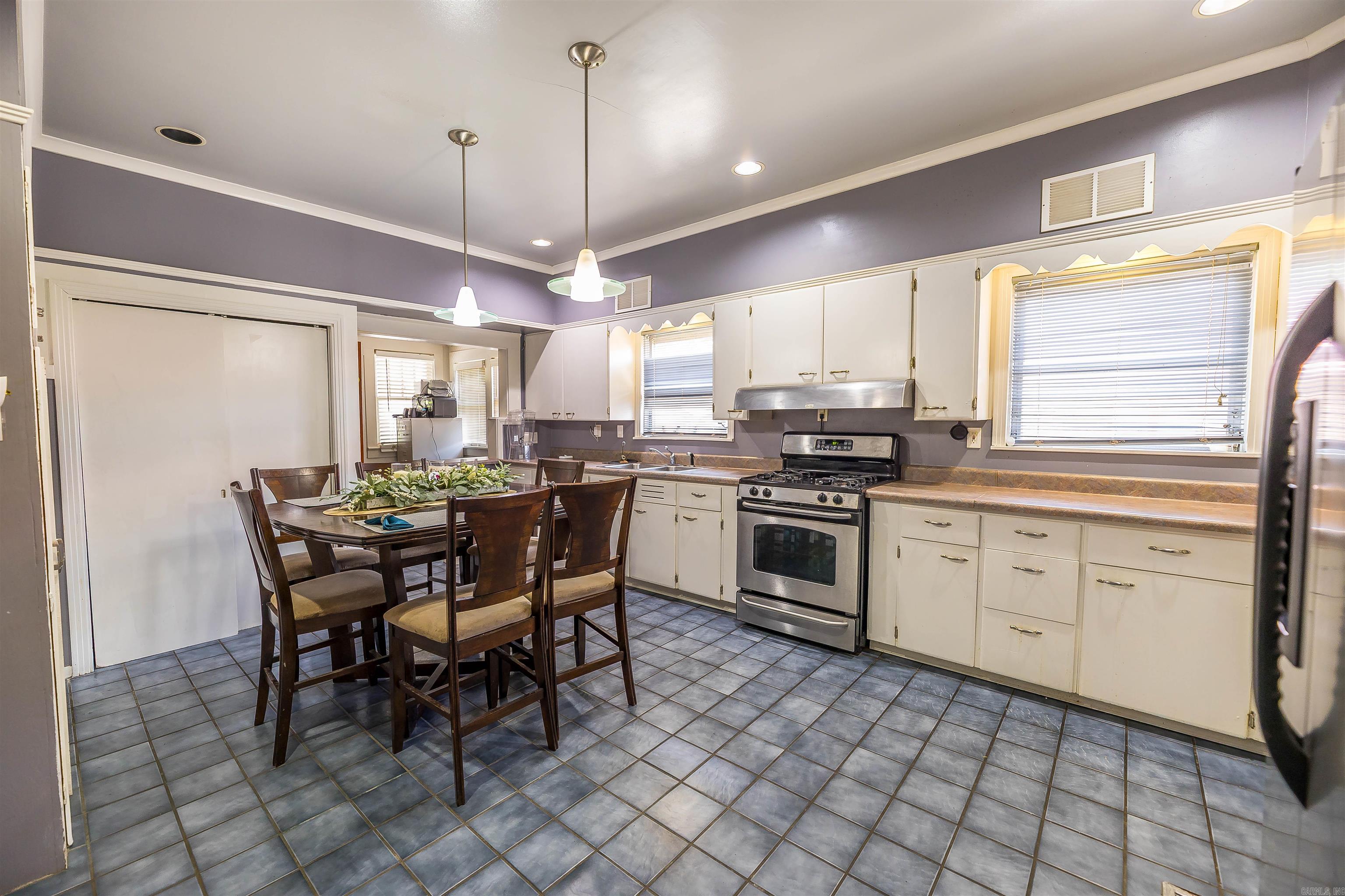 206 S Newton Avenue Property Photo 11