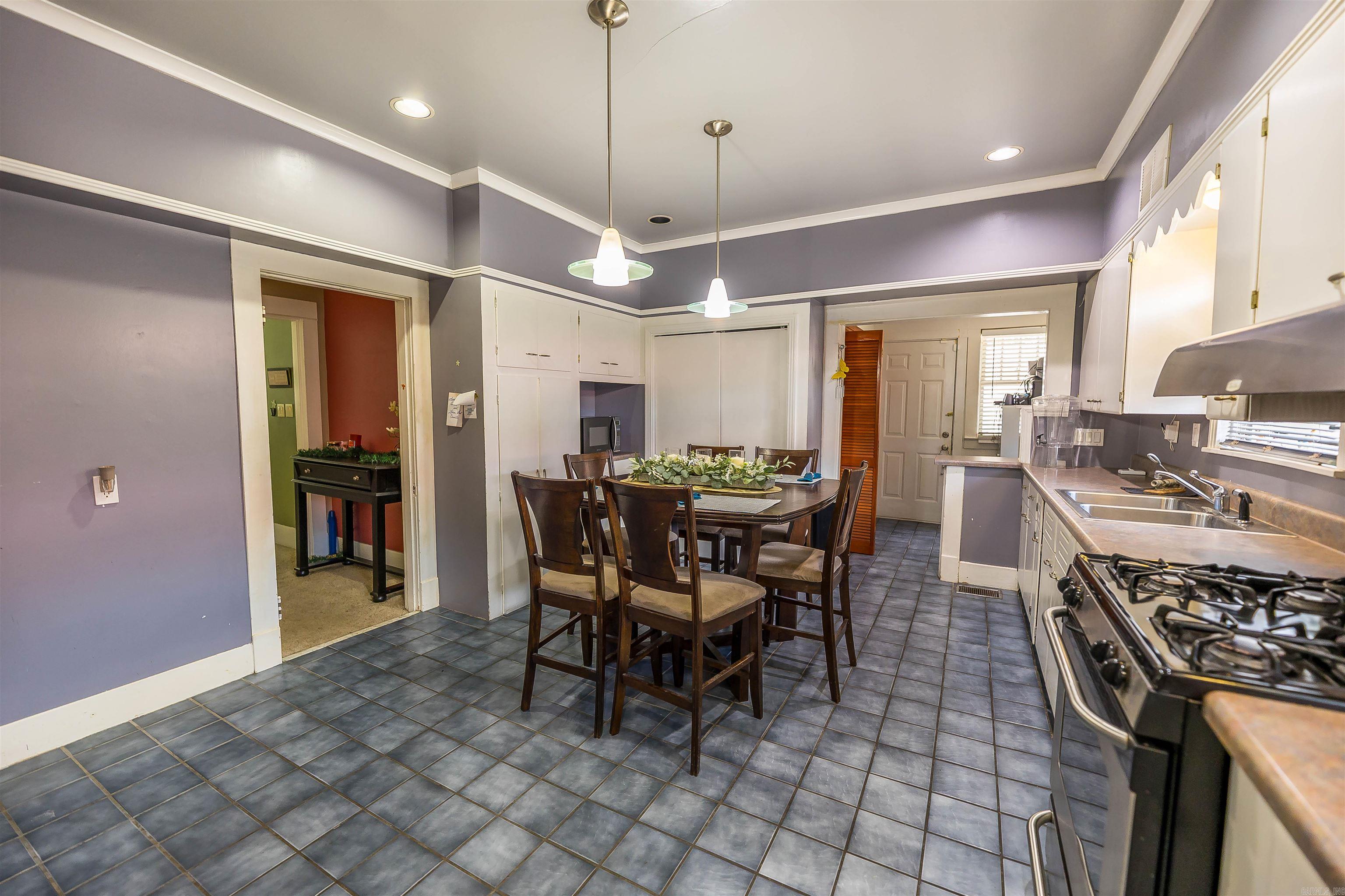 206 S Newton Avenue Property Photo 12