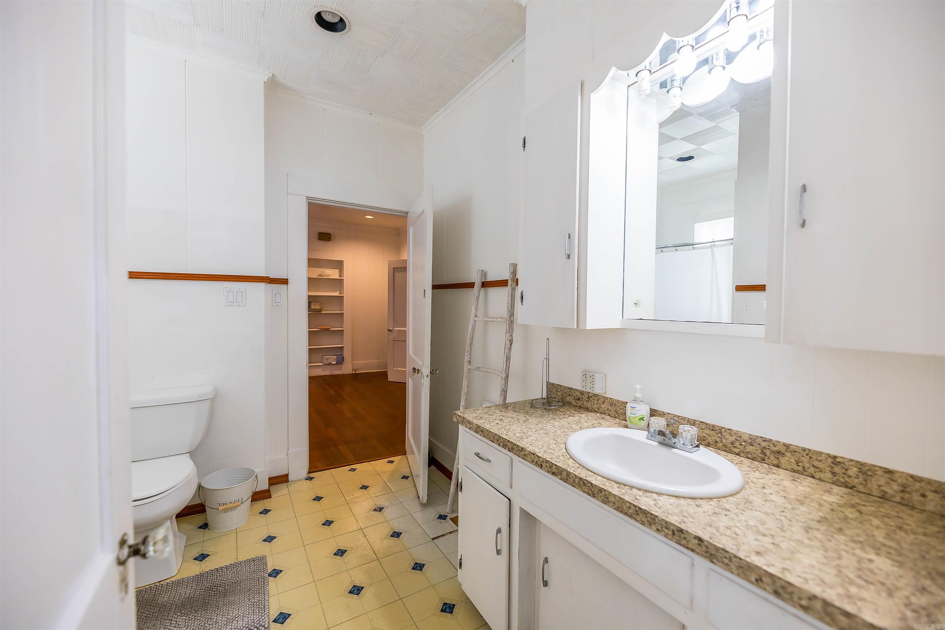 206 S Newton Avenue Property Photo 14