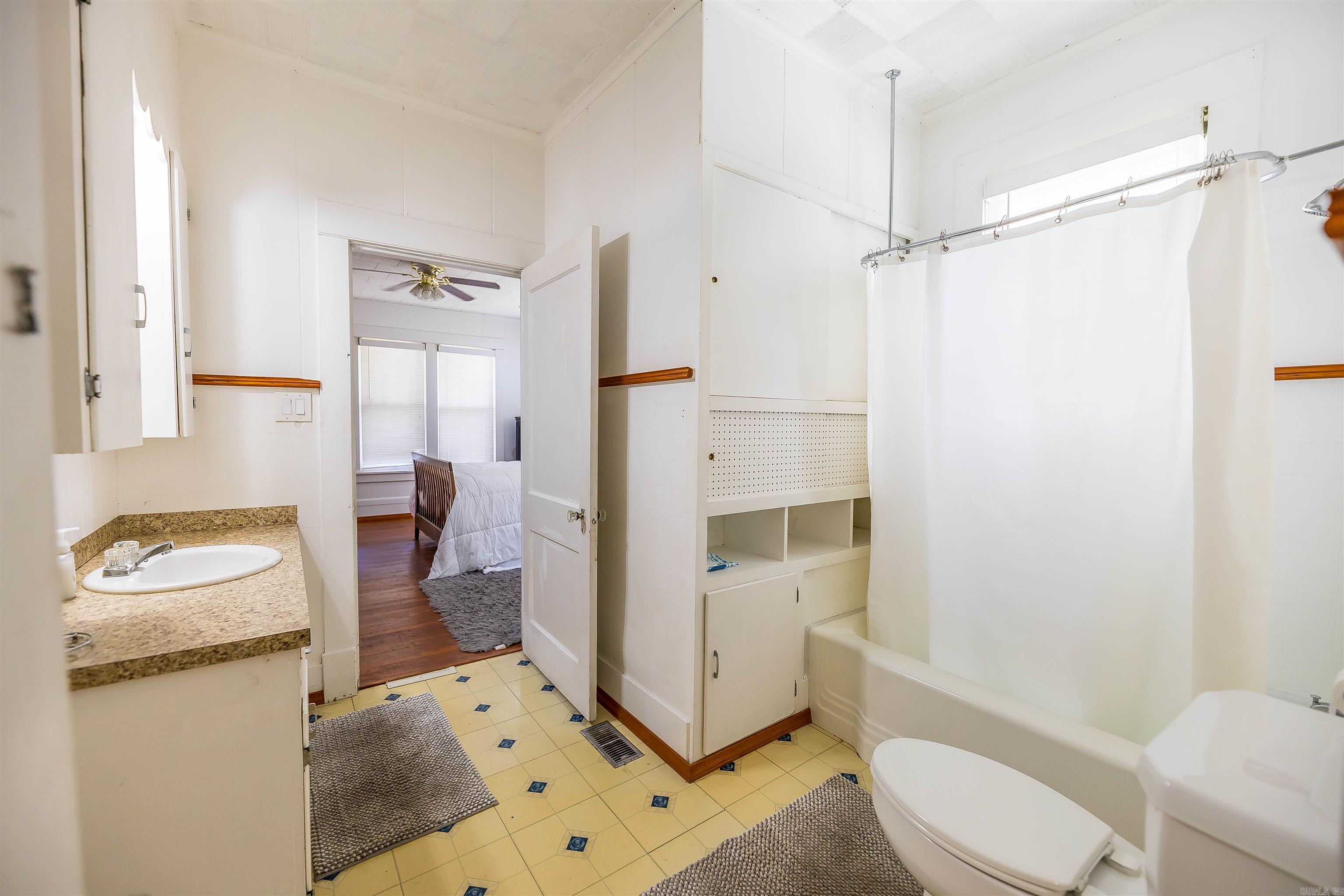 206 S Newton Avenue Property Photo 15