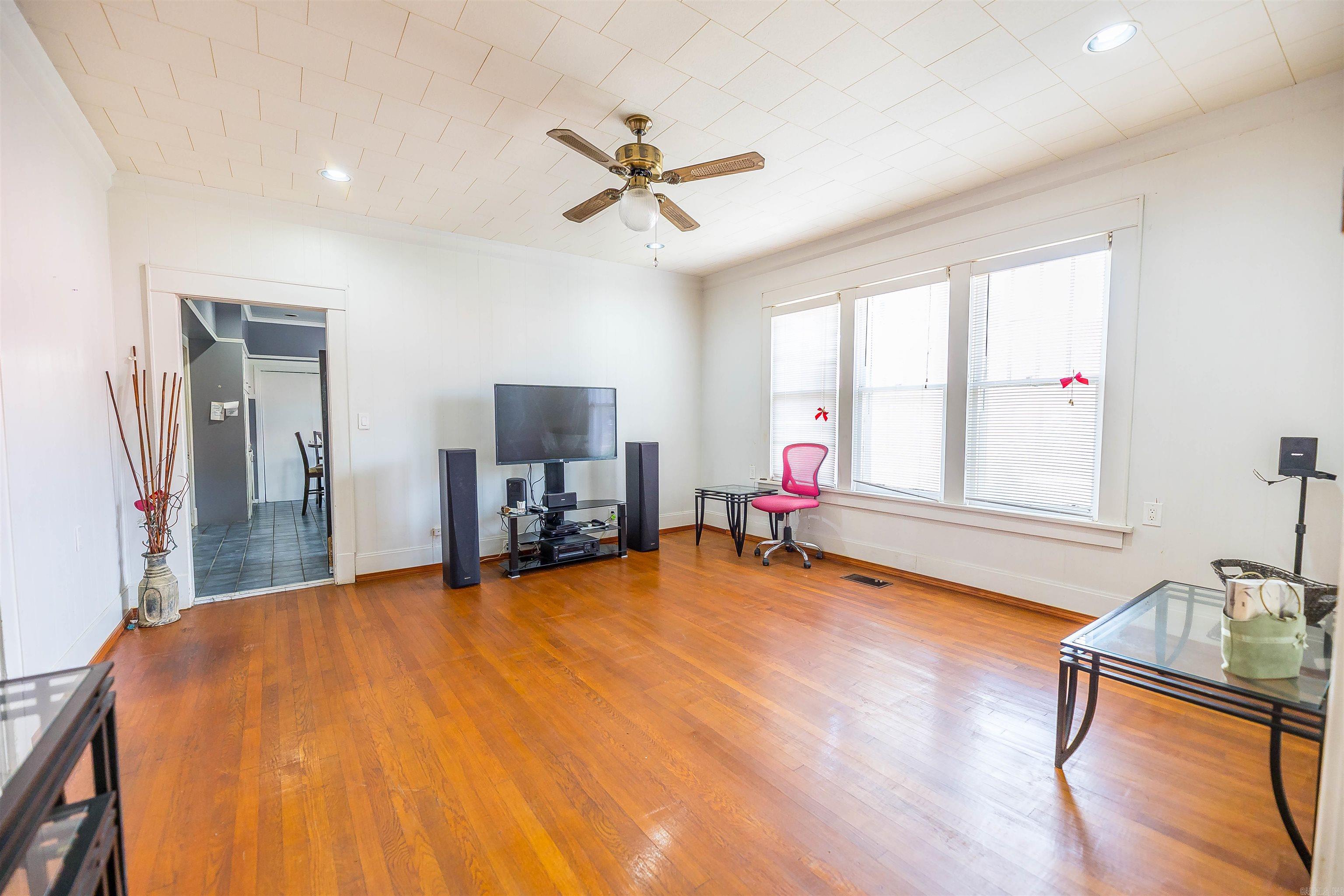 206 S Newton Avenue Property Photo 16