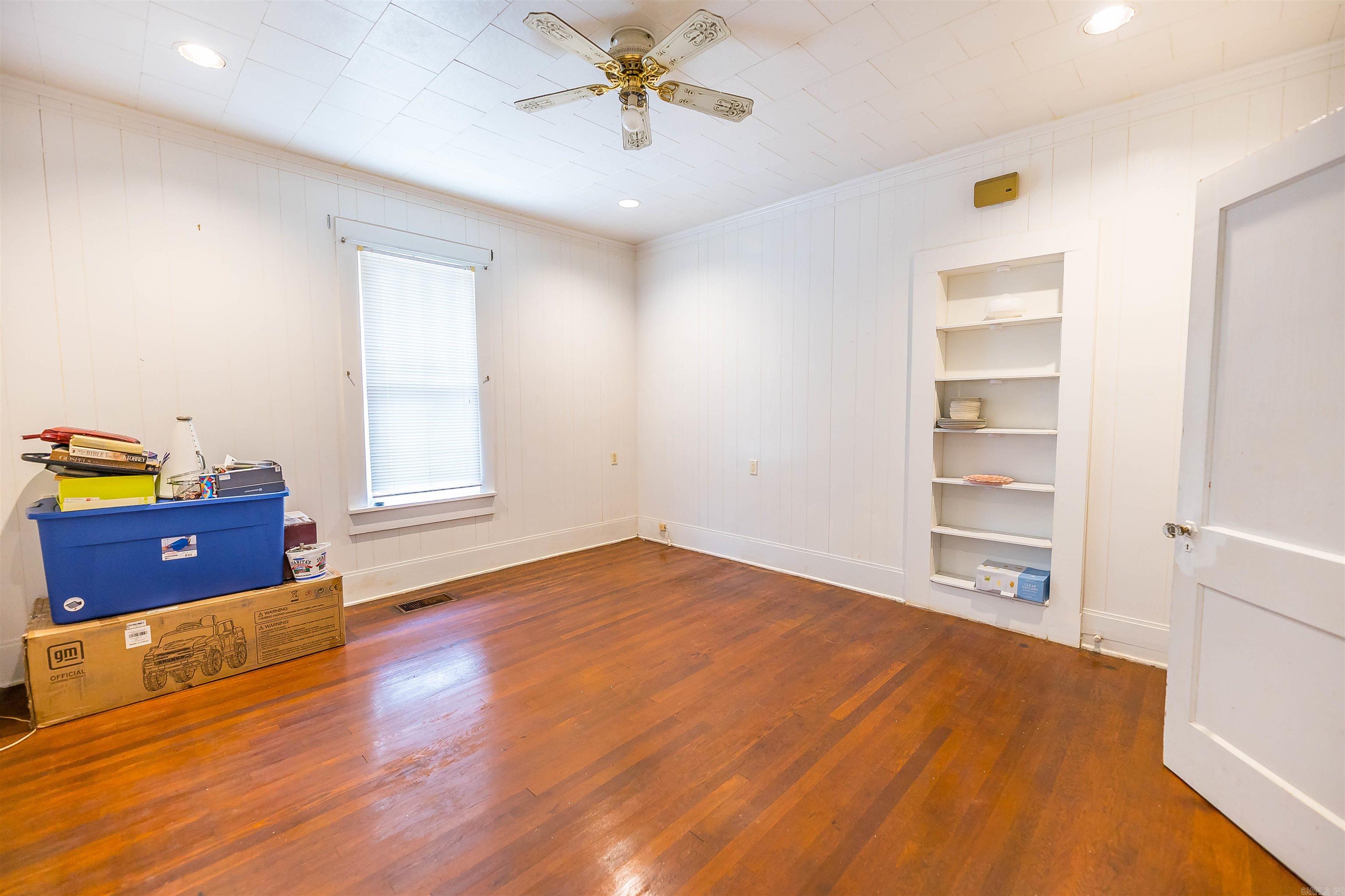 206 S Newton Avenue Property Photo 17