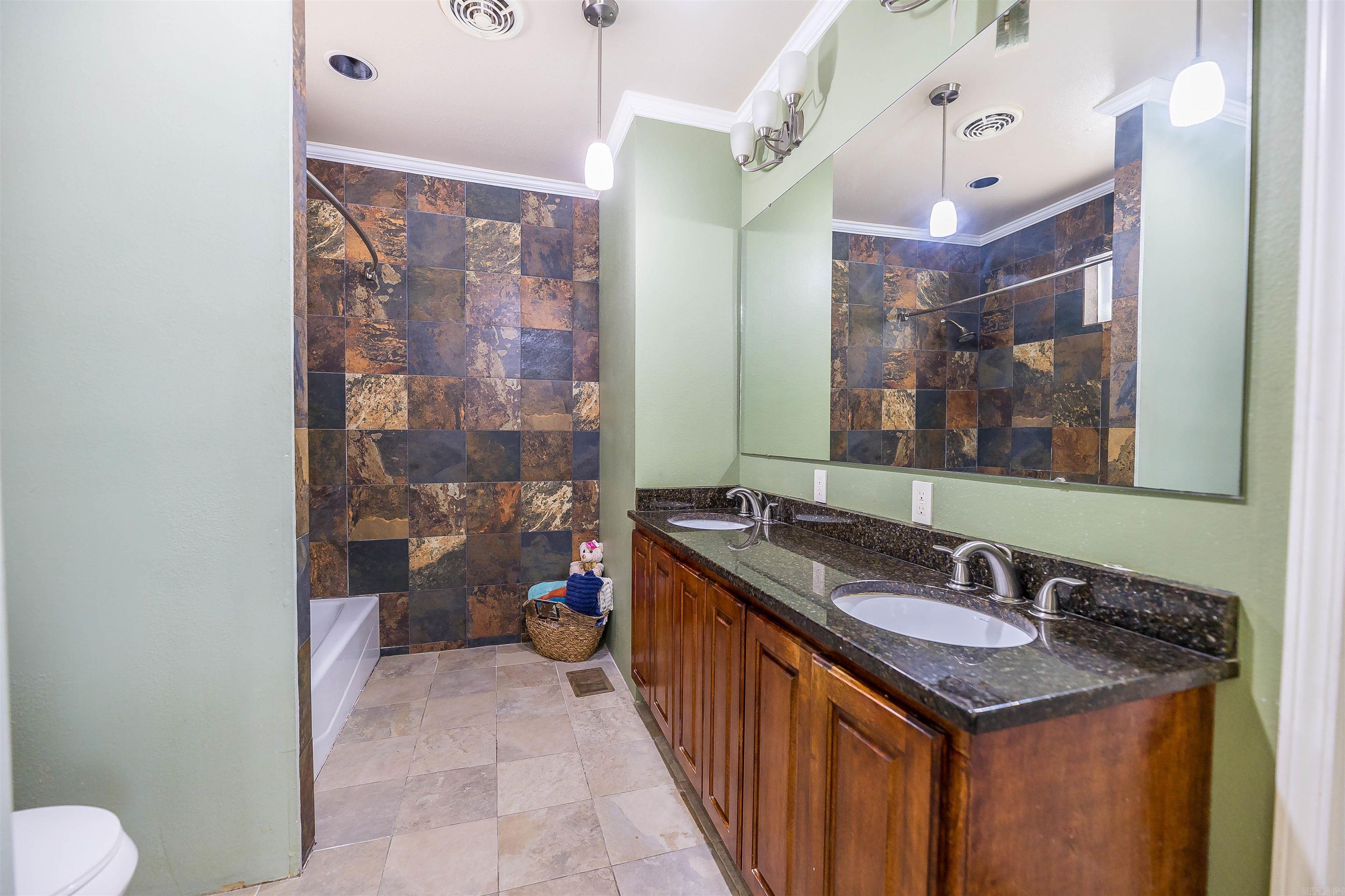 206 S Newton Avenue Property Photo 19