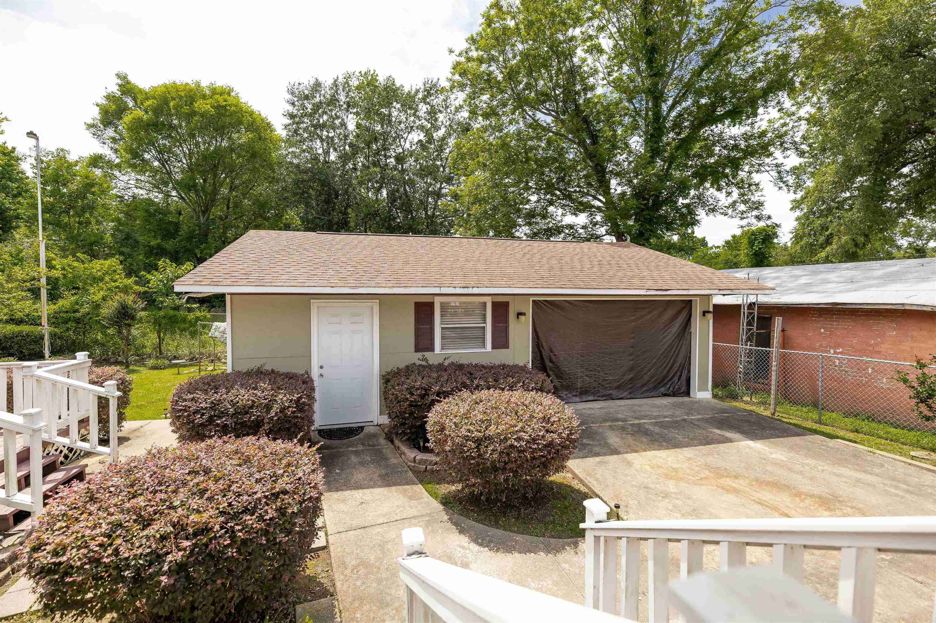 206 S Newton Avenue Property Photo 23