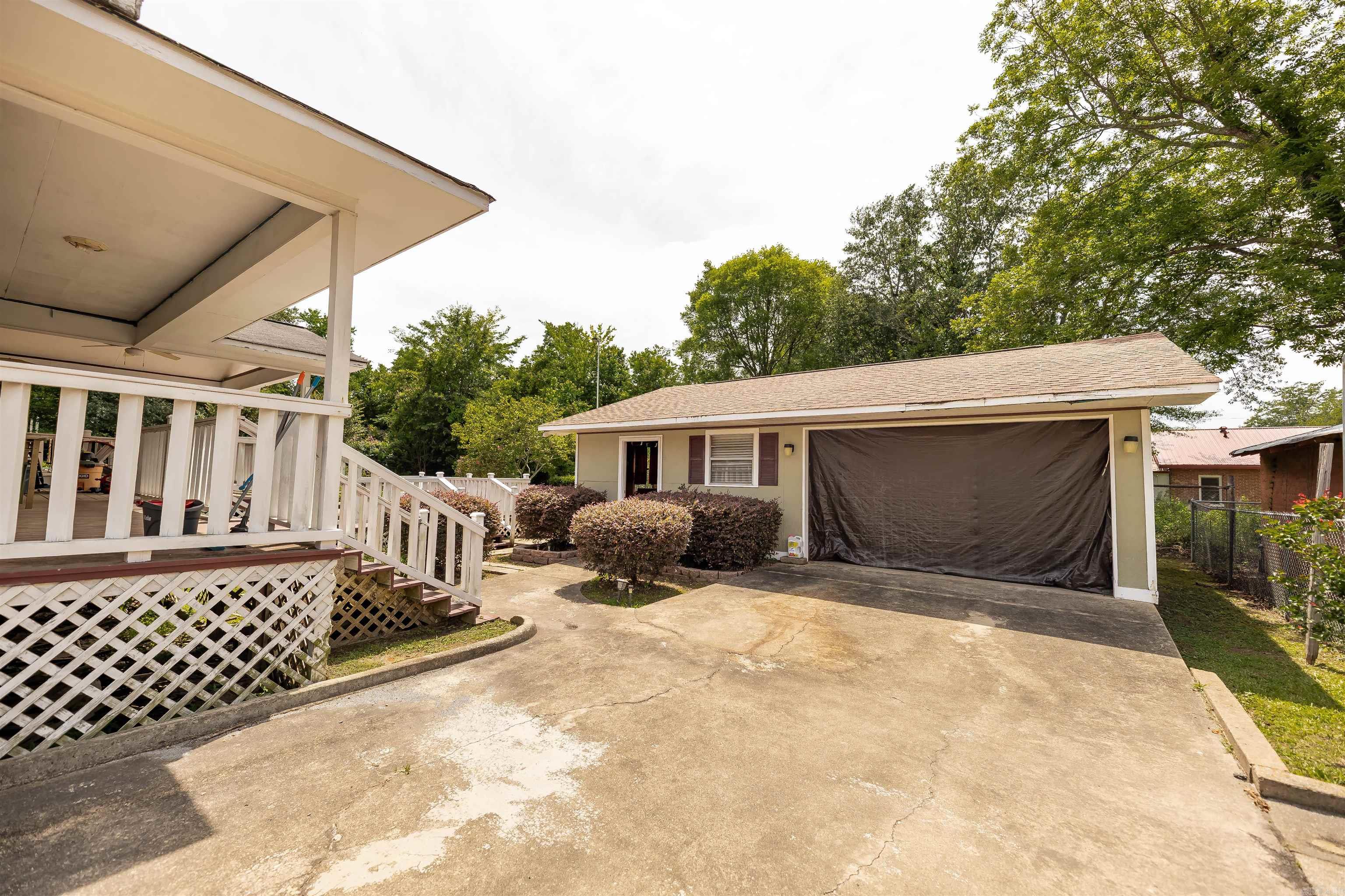 206 S Newton Avenue Property Photo 24