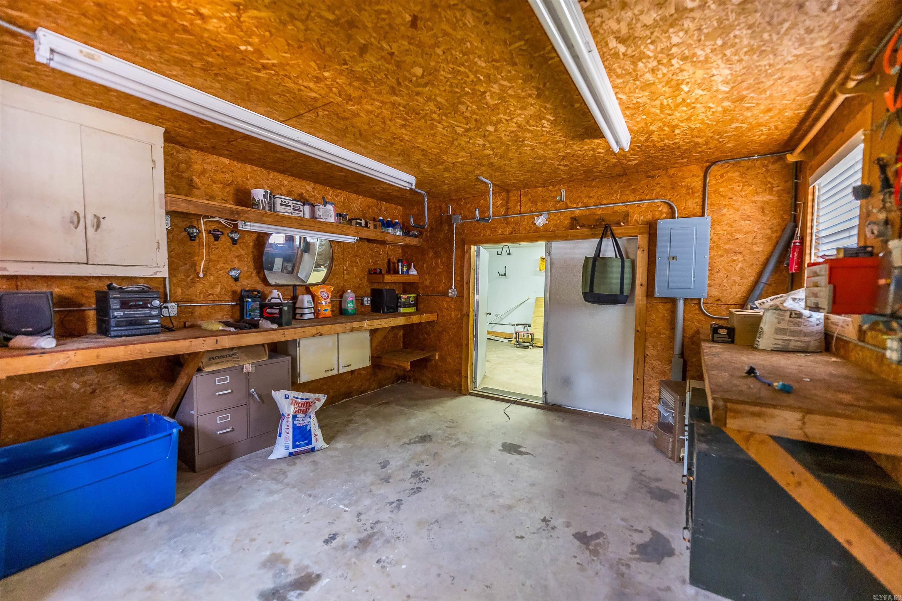 206 S Newton Avenue Property Photo 25