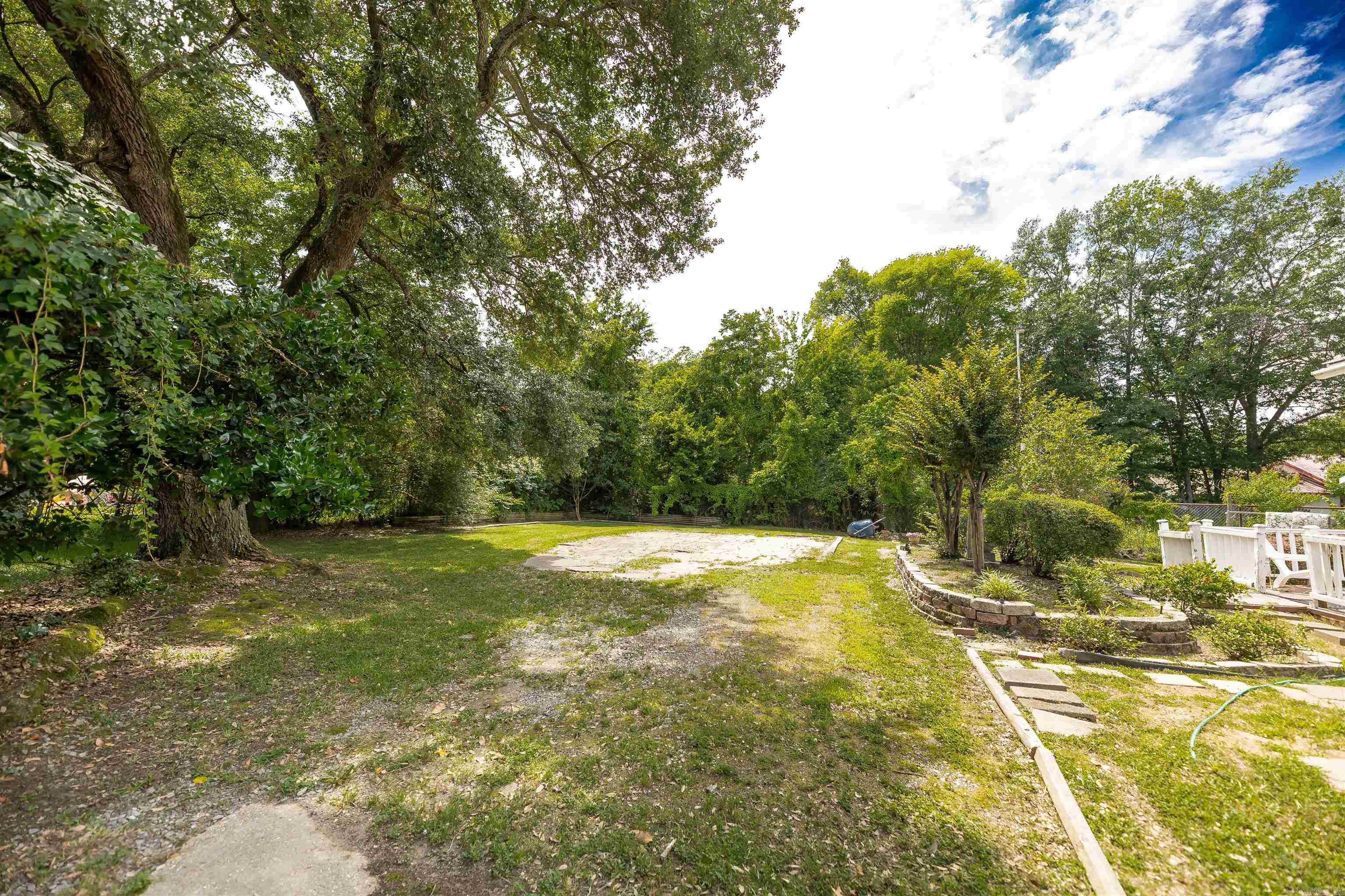 206 S Newton Avenue Property Photo 32