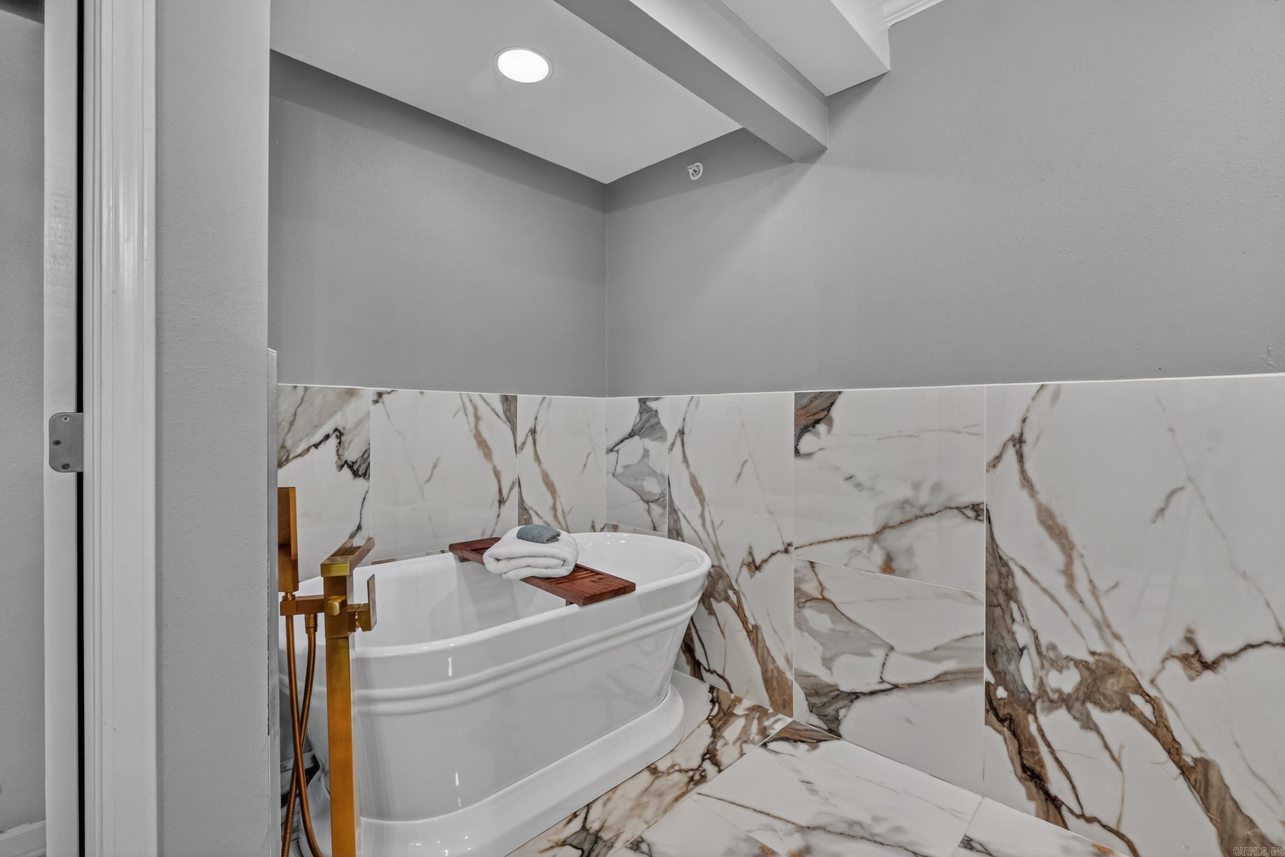532 Grand Point Drive B2 Property Photo 14