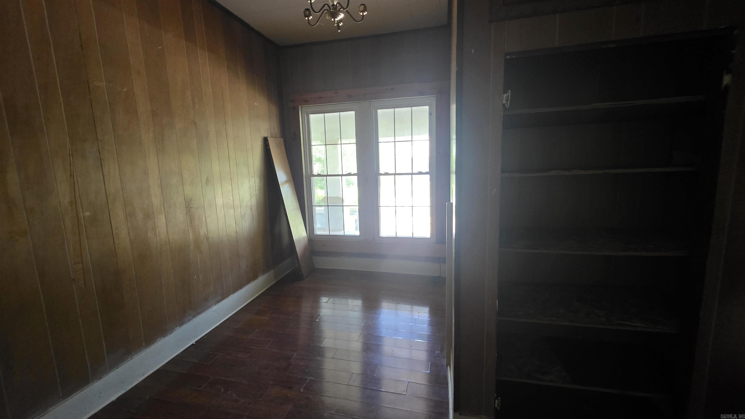 811 Wallace Property Photo 5