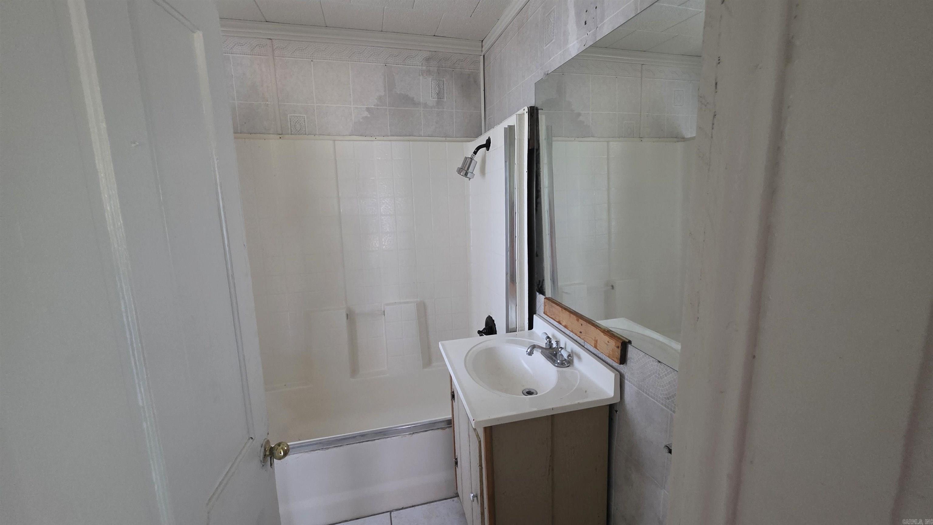 811 Wallace Property Photo 8