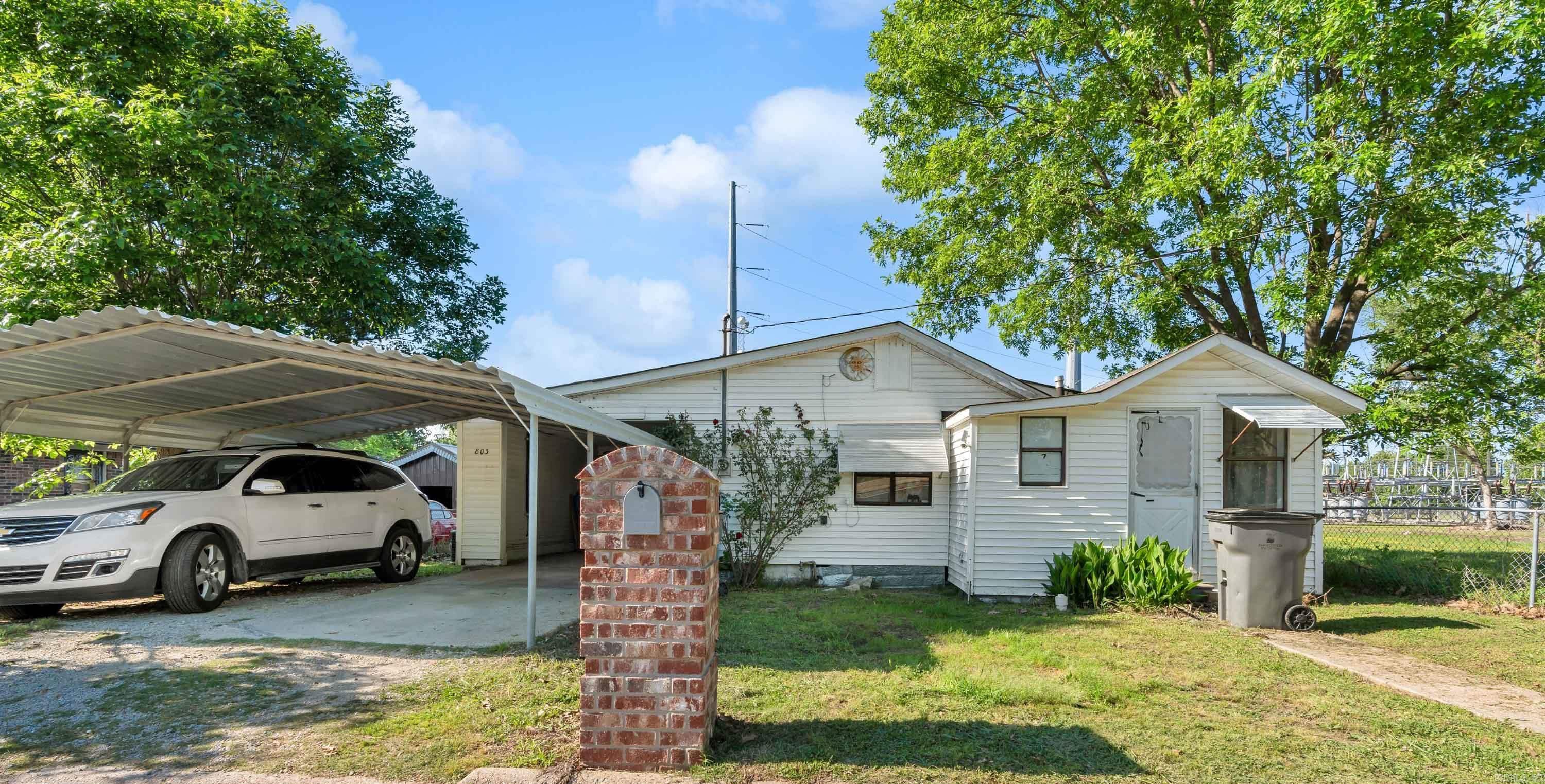 803 E Main Street Property Photo 1