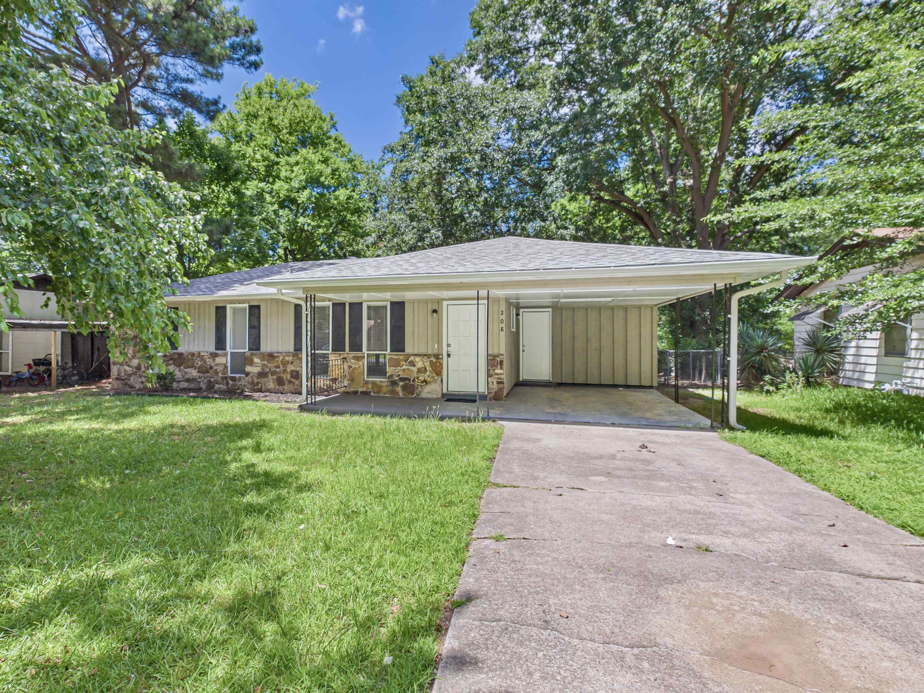 208 Raney Place Property Photo 2