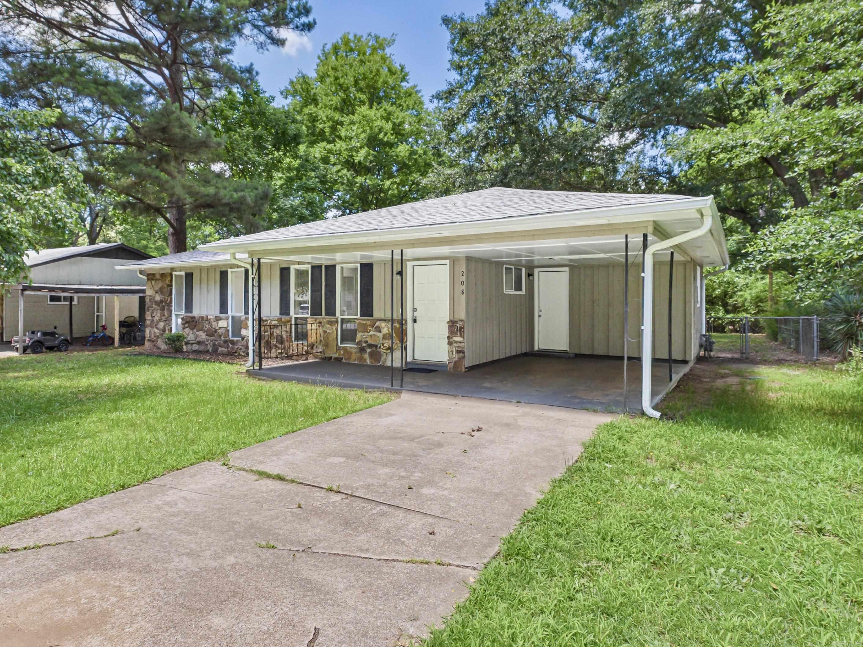 208 Raney Place Property Photo 3