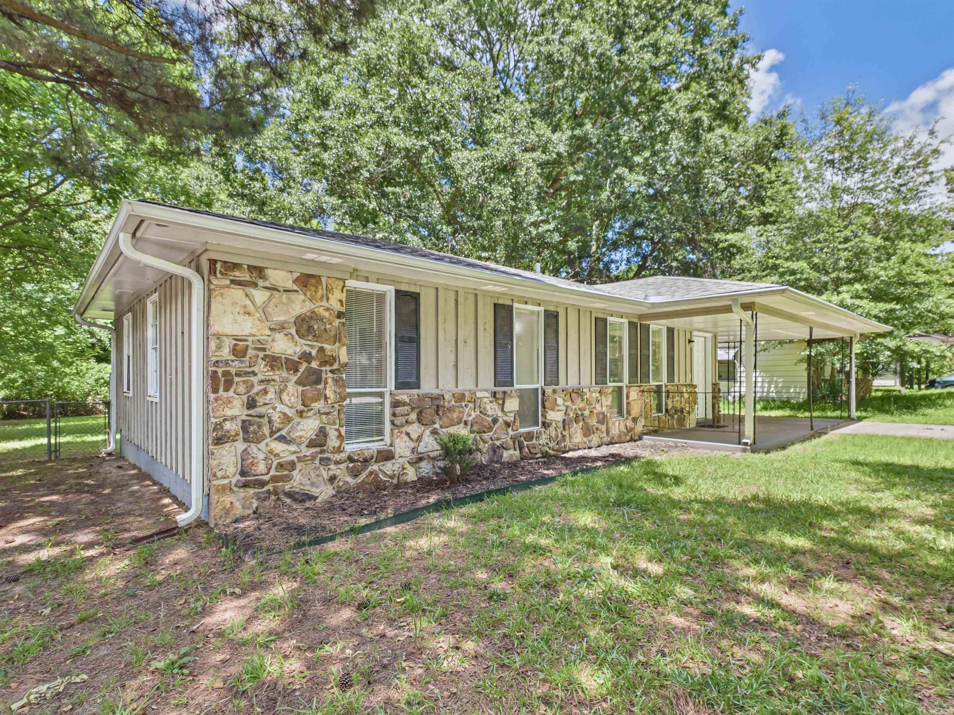208 Raney Place Property Photo 5