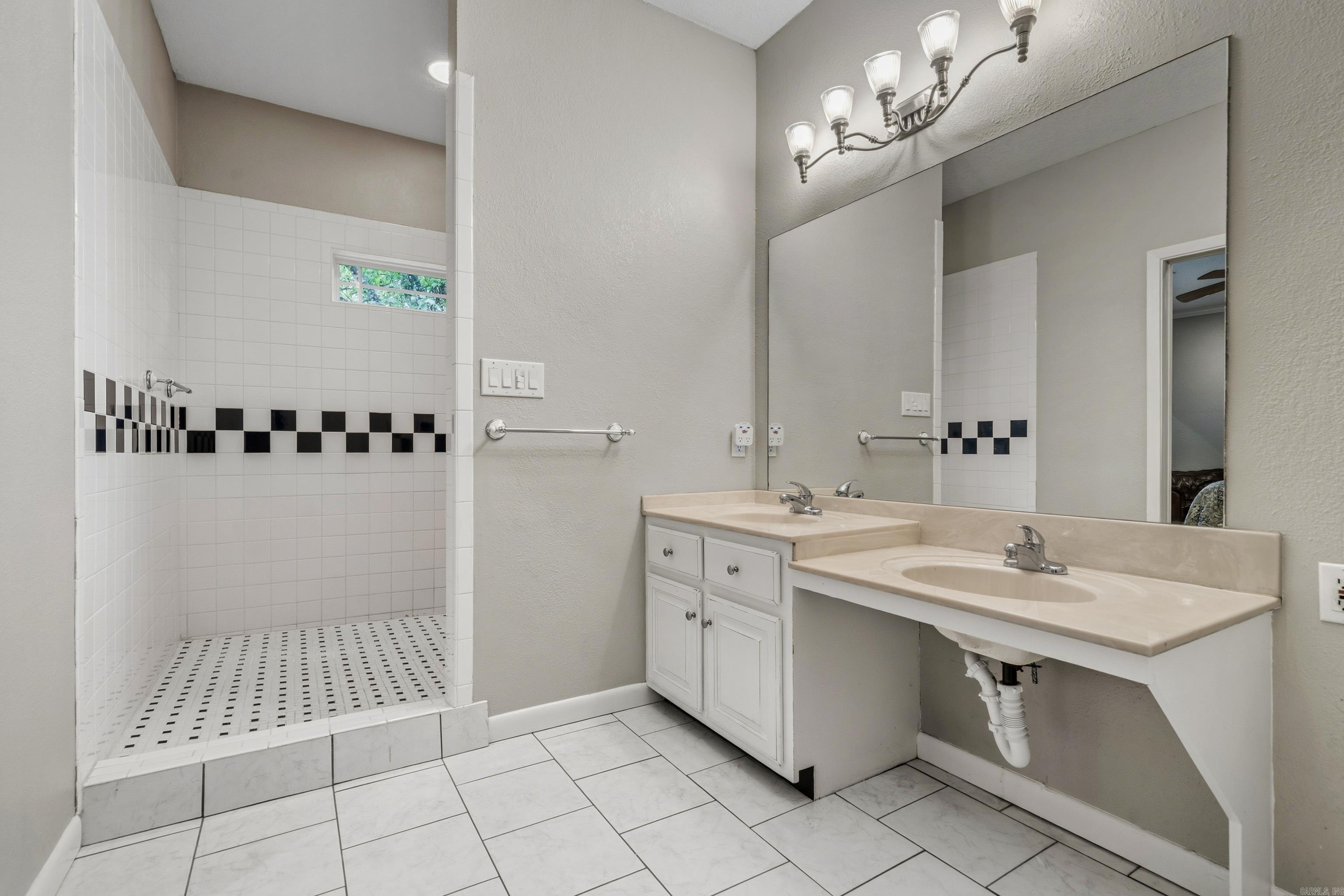 108 Parkview Street Property Photo 10