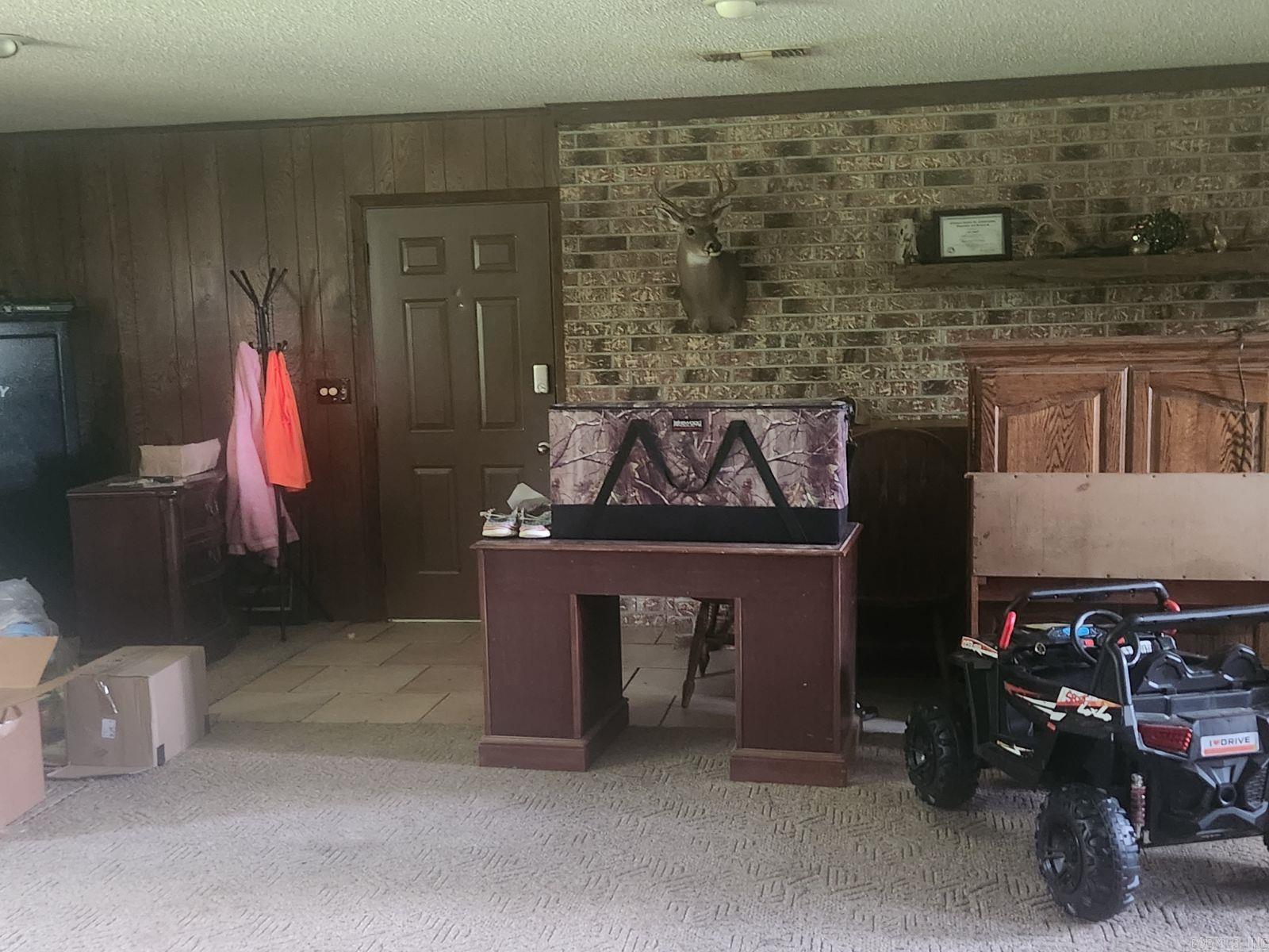1814 E State Line Road Property Photo 2