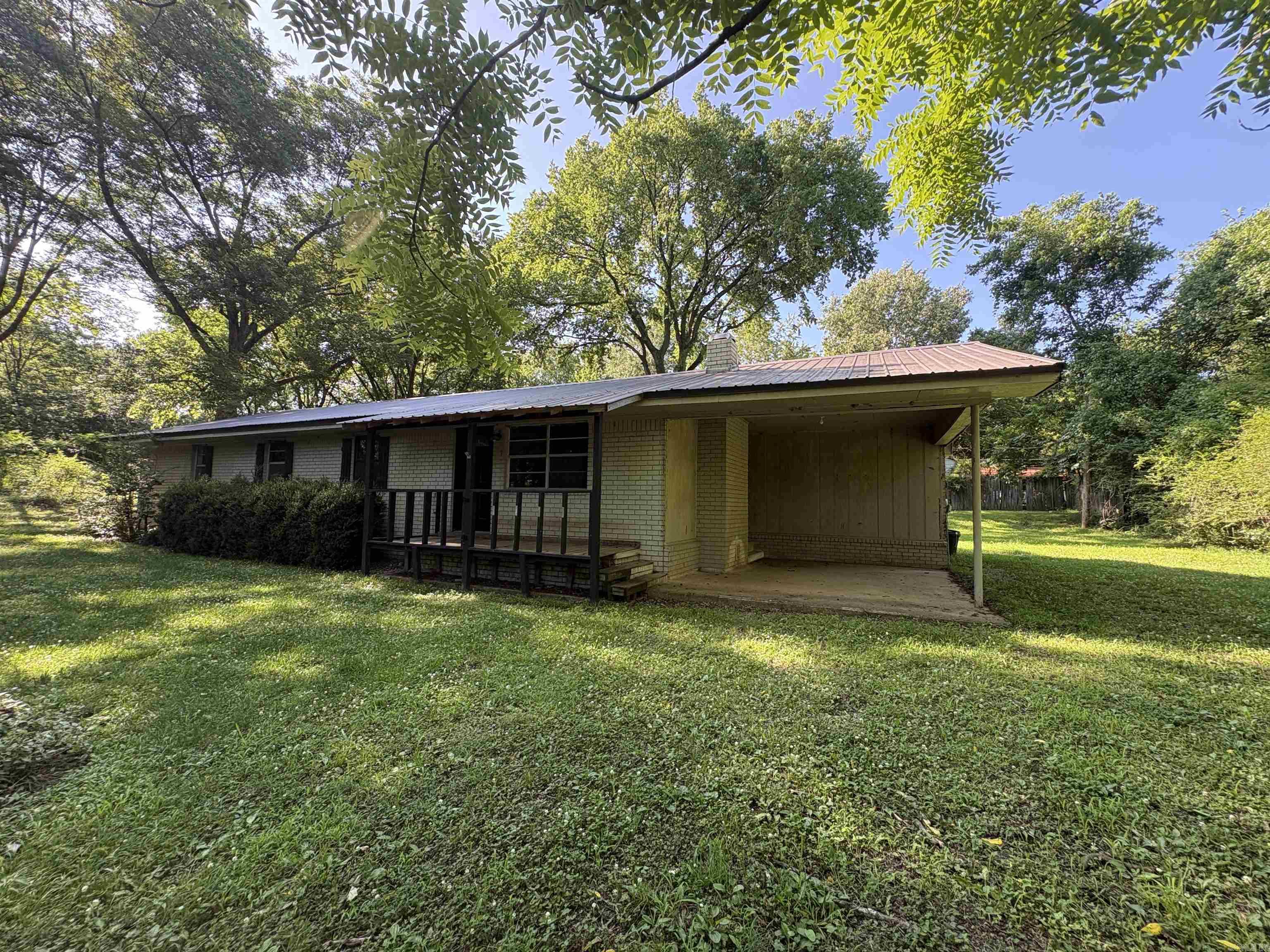 5085 367 Highway N. Property Photo 1