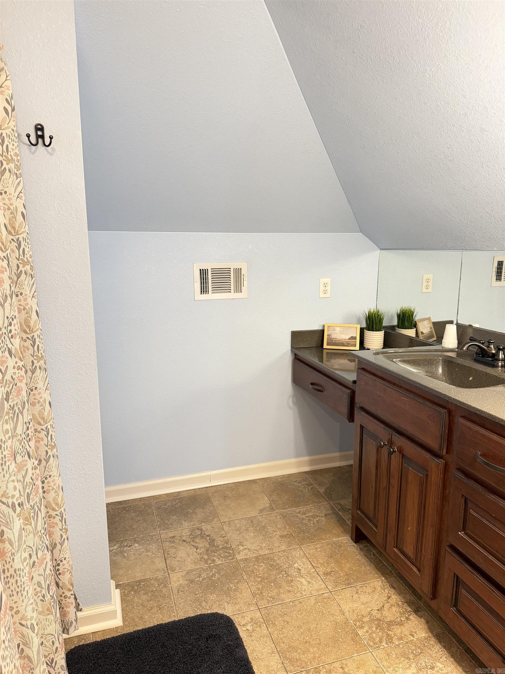 3 Victor Drive Property Photo 38