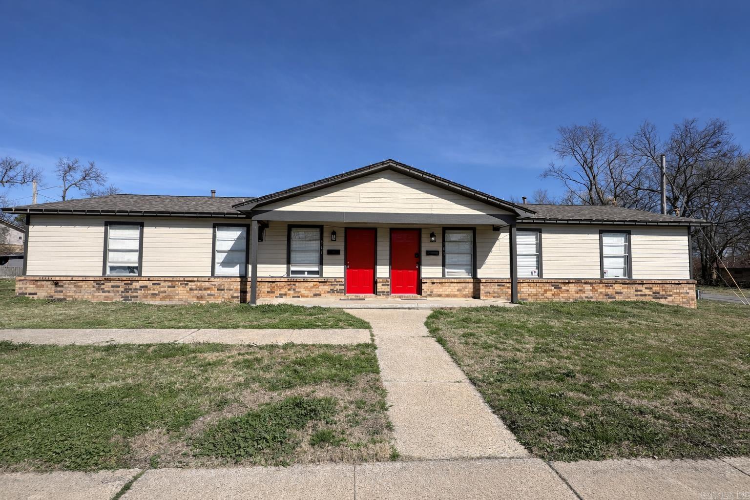 301 E 19th Street Property Photo 1