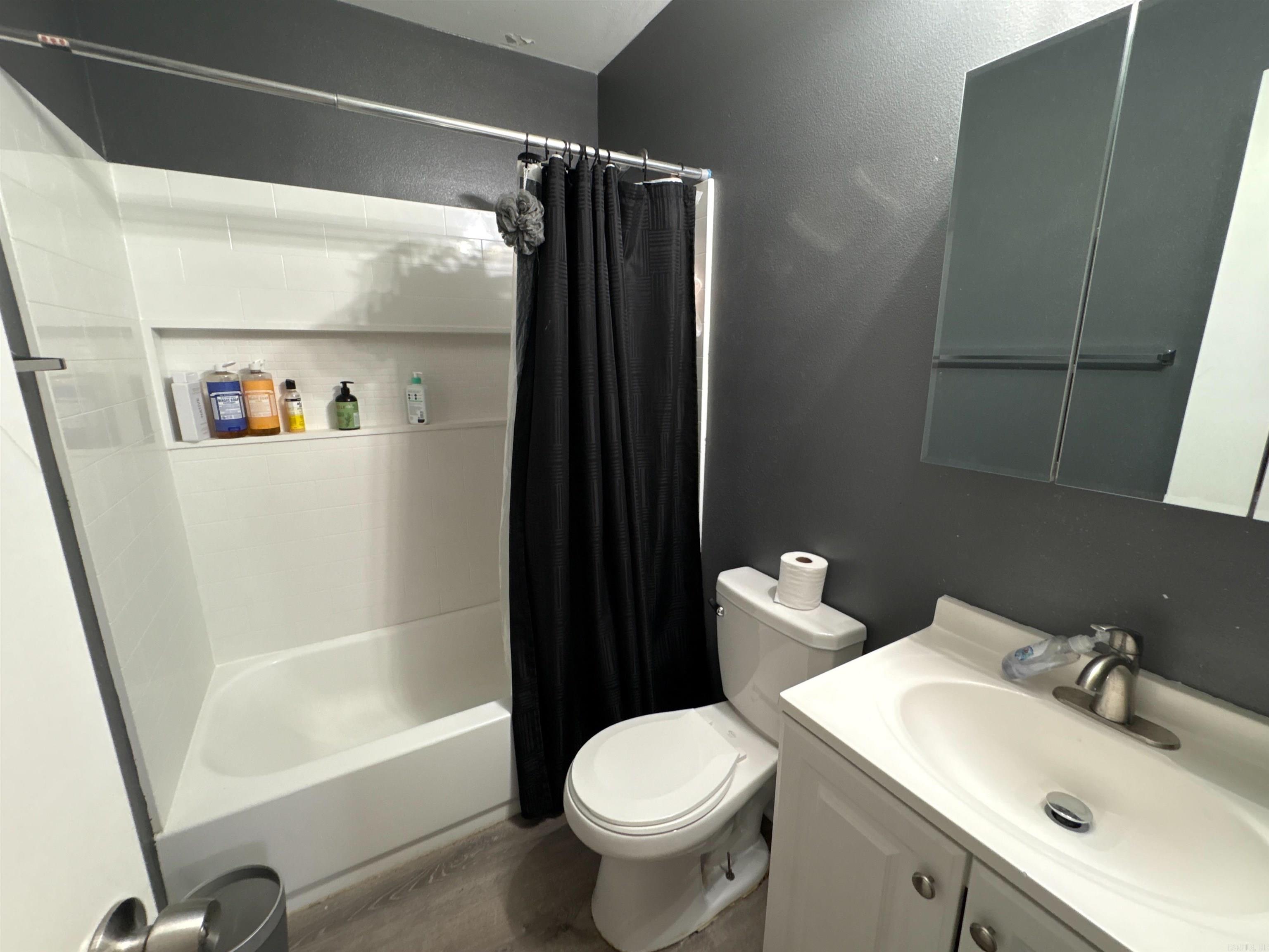 301 E 19th Street Property Photo 13
