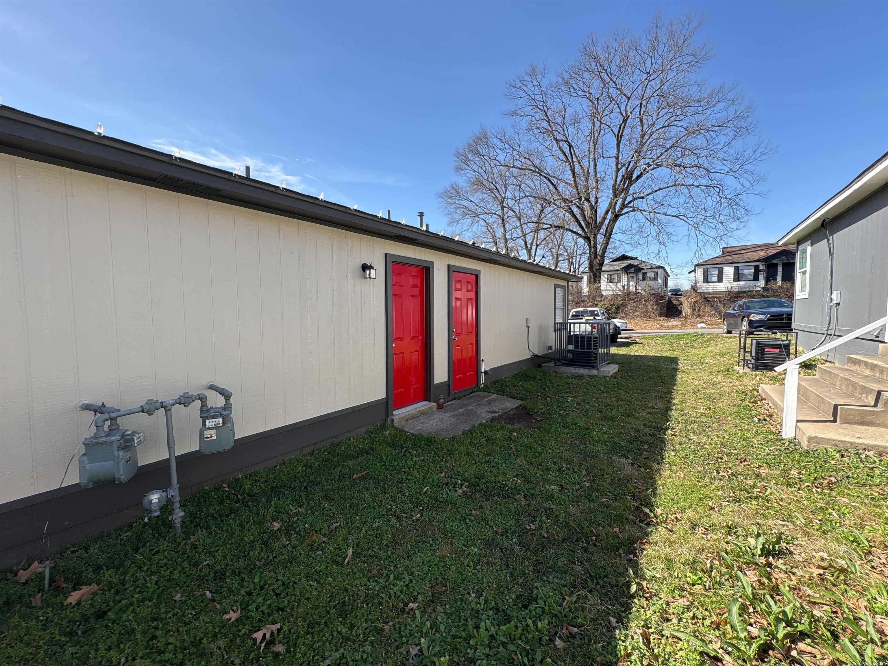 301 E 19th Street Property Photo 15