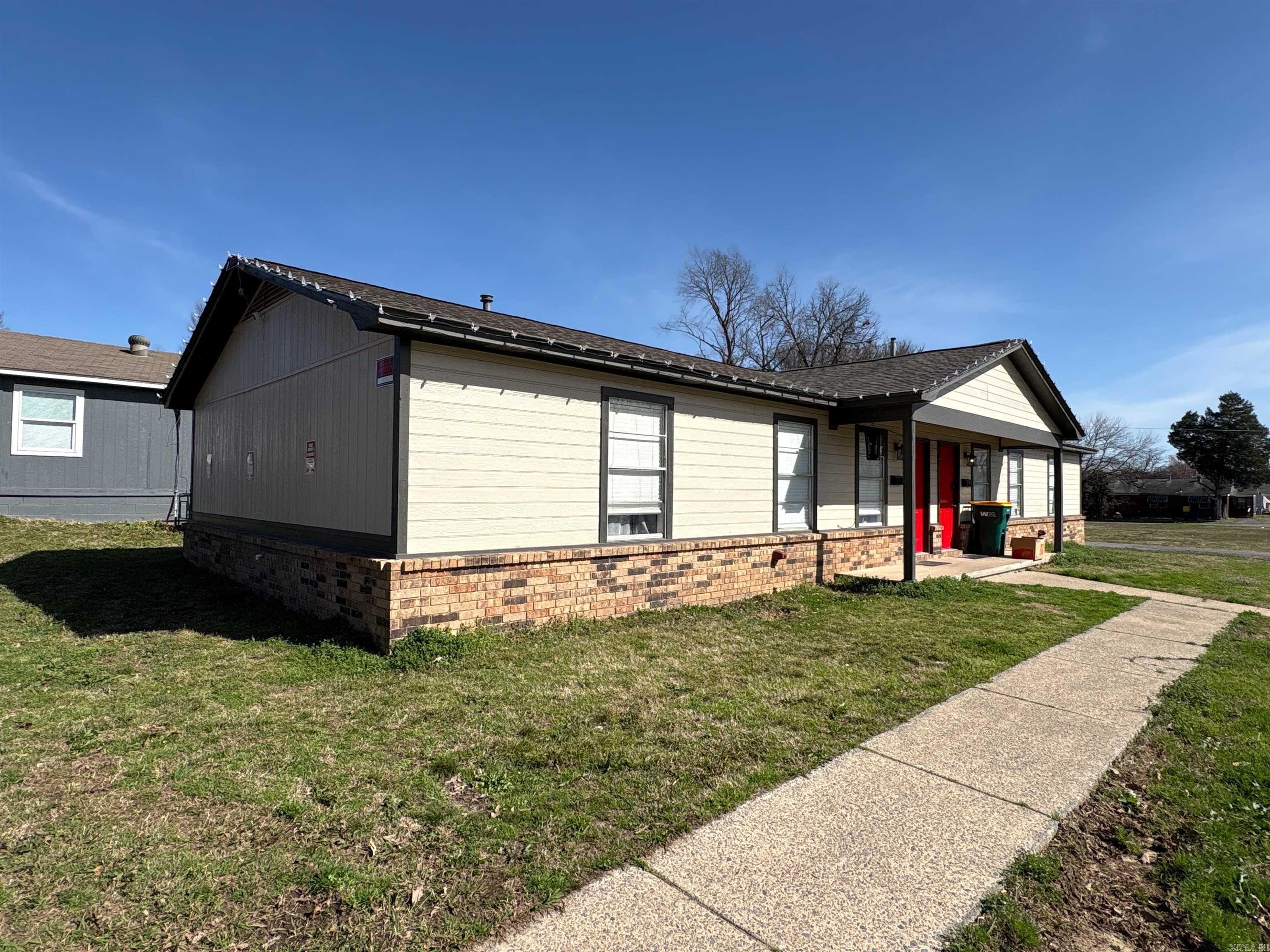 301 E 19th Street Property Photo 16