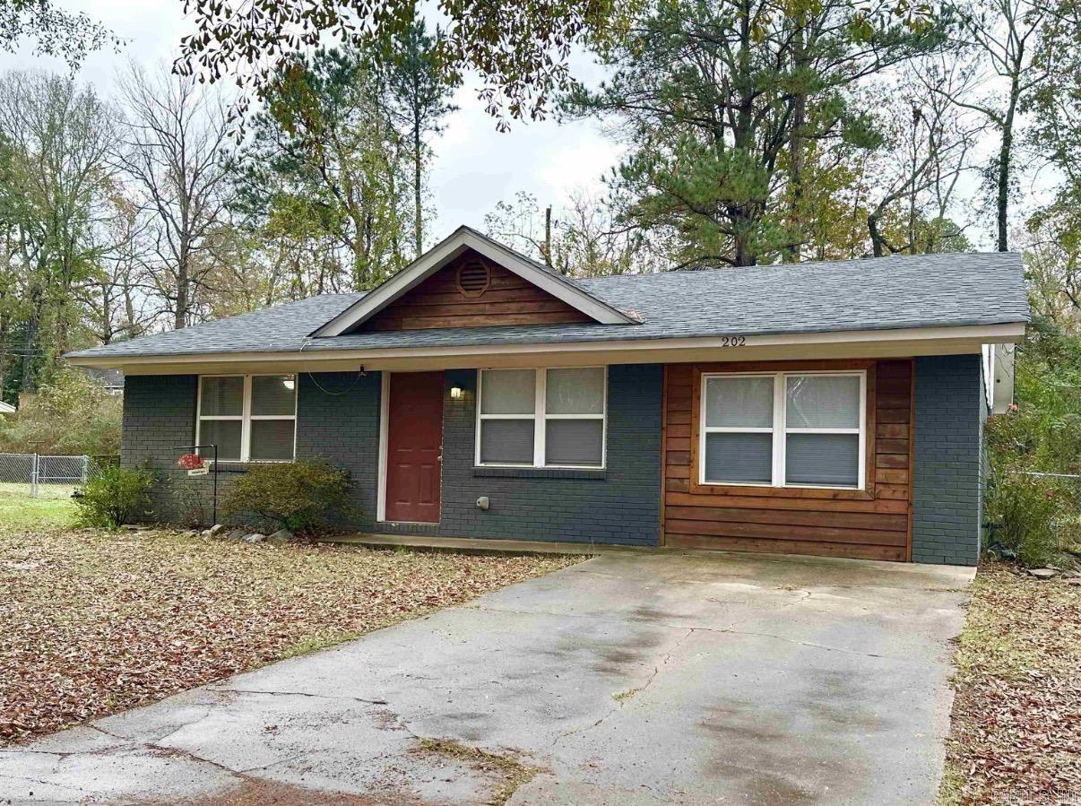 202 Whitefield Dr. Property Photo 1