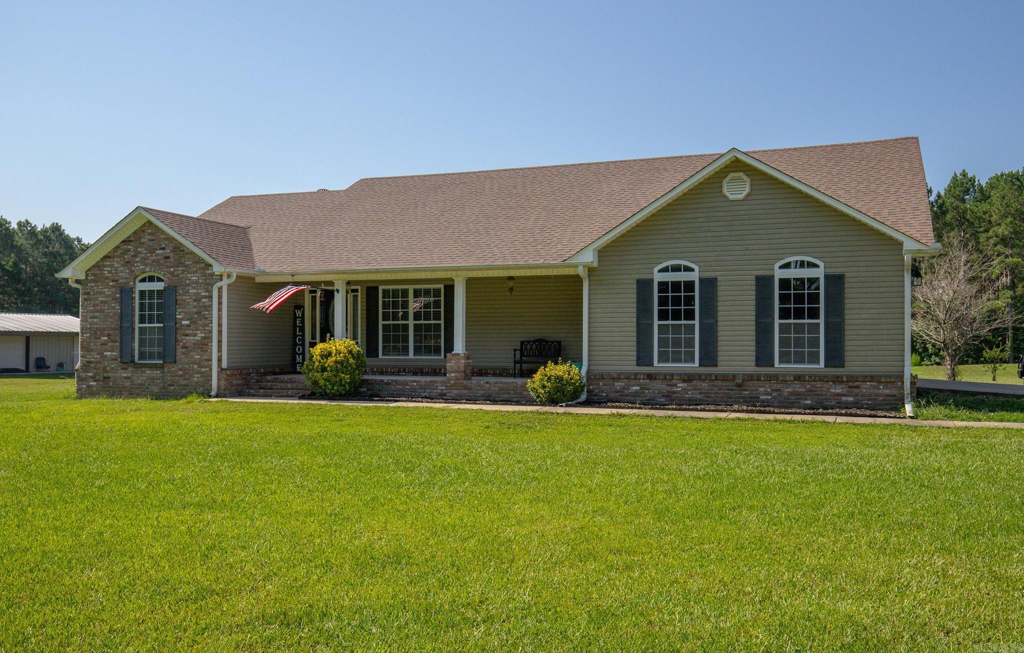 215 County Rd 7488 Property Photo 3