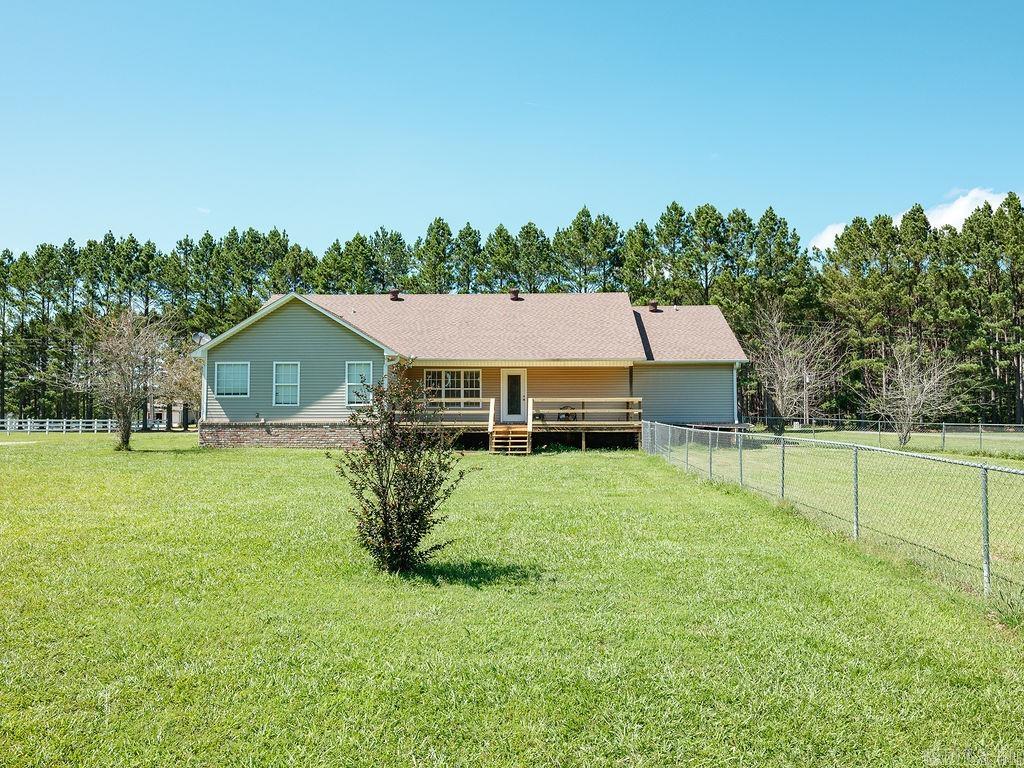 215 County Rd 7488 Property Photo 5