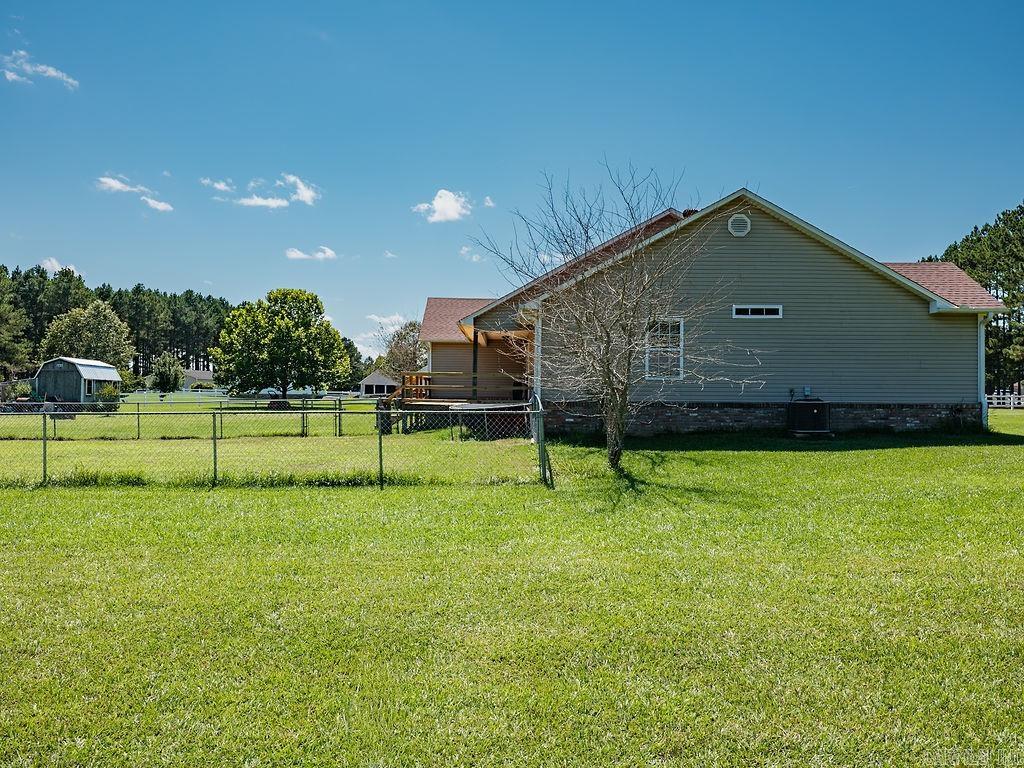 215 County Rd 7488 Property Photo 28