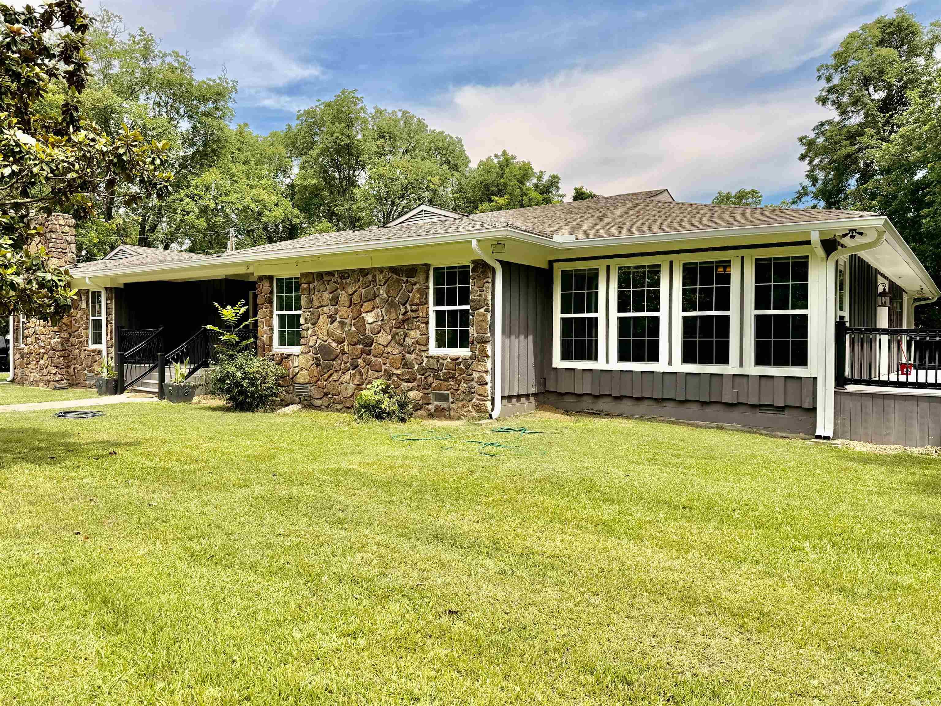 1407 S Trotter Property Photo 1