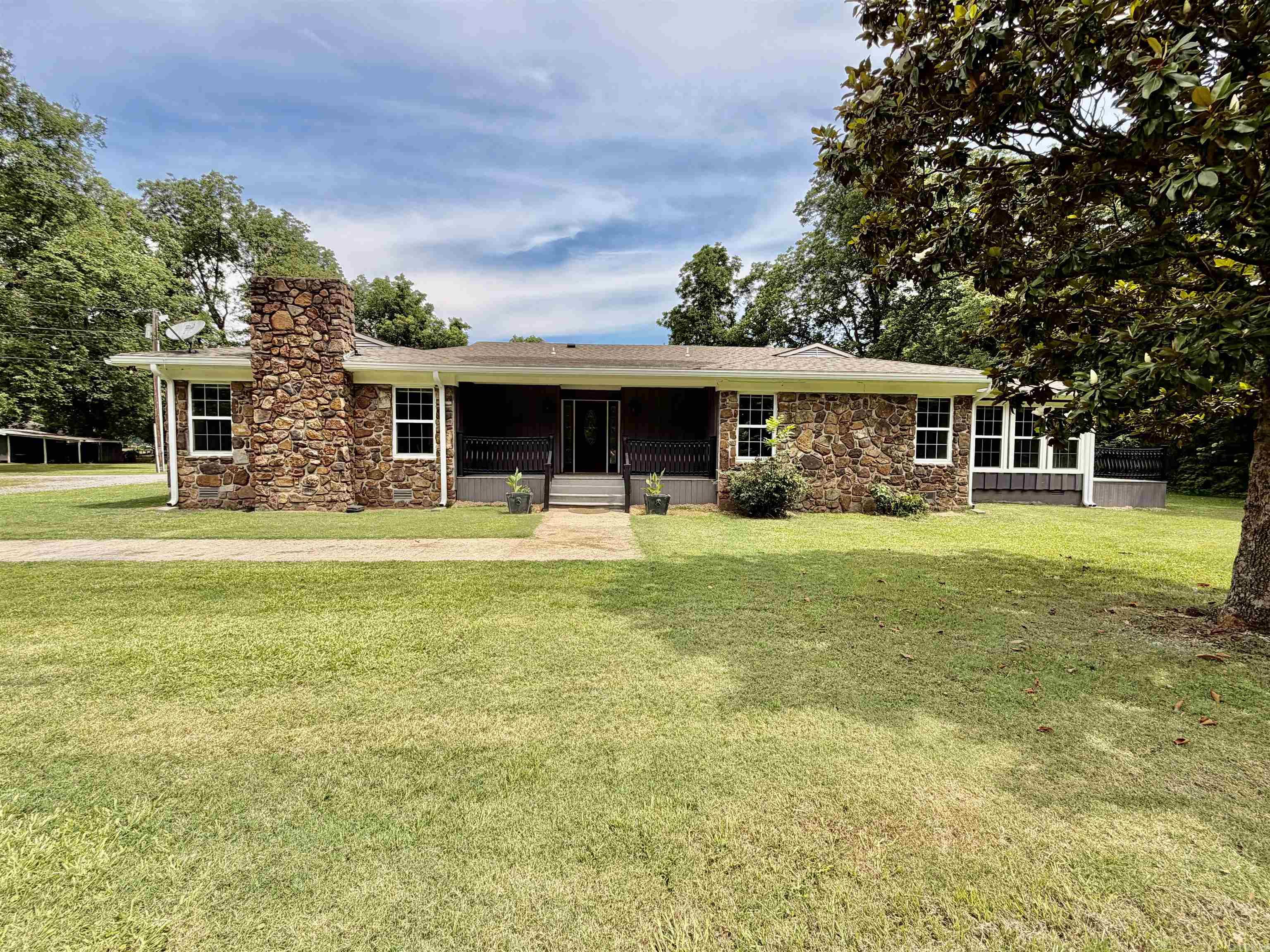 1407 S Trotter Property Photo 3