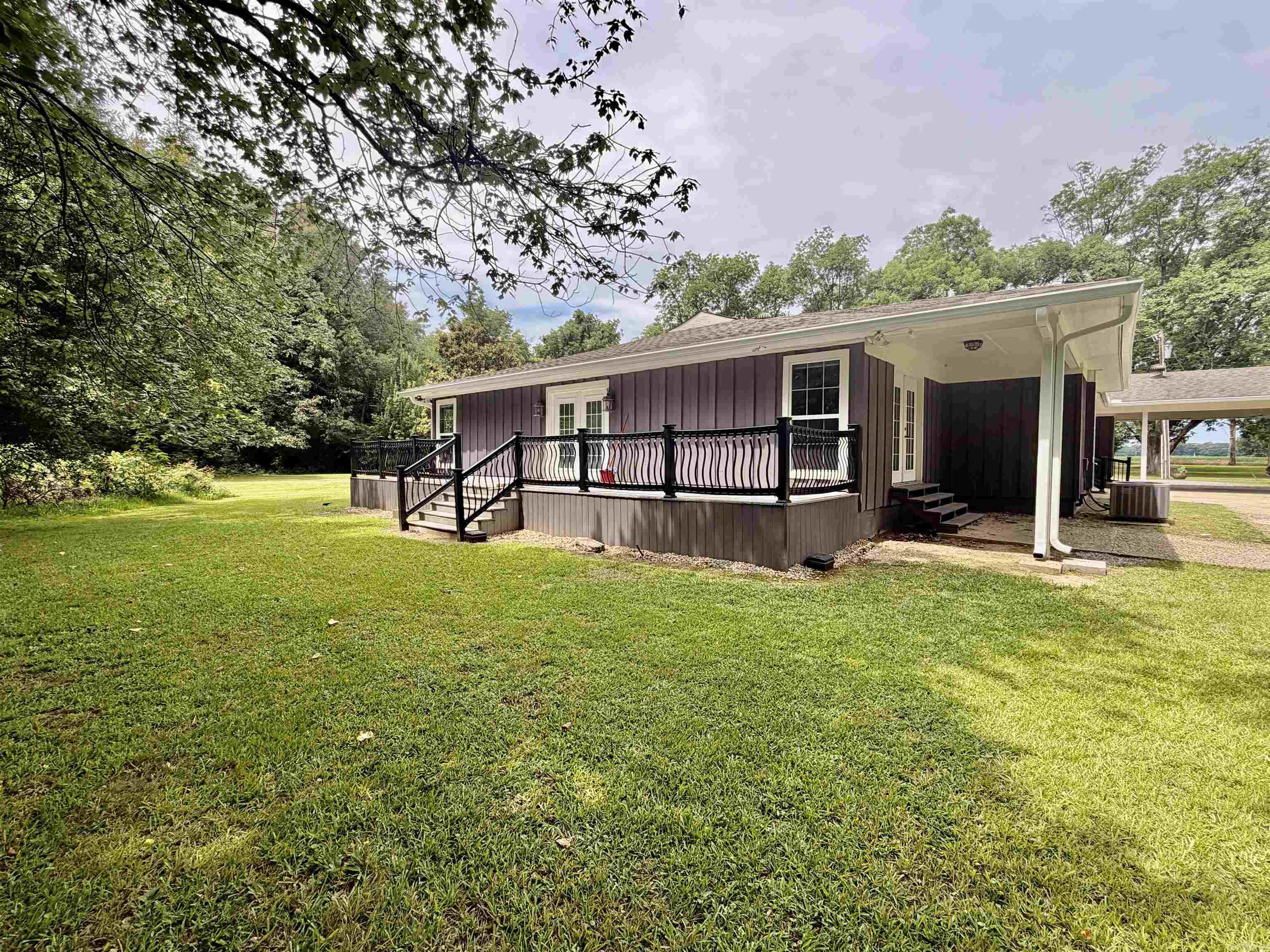 1407 S Trotter Property Photo 5