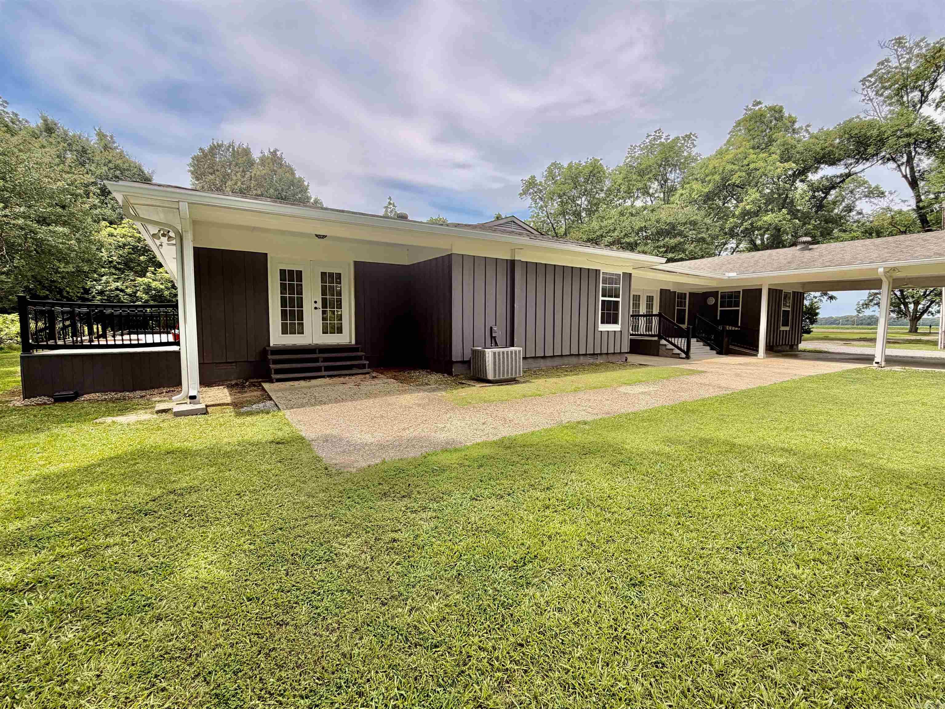 1407 S Trotter Property Photo 6