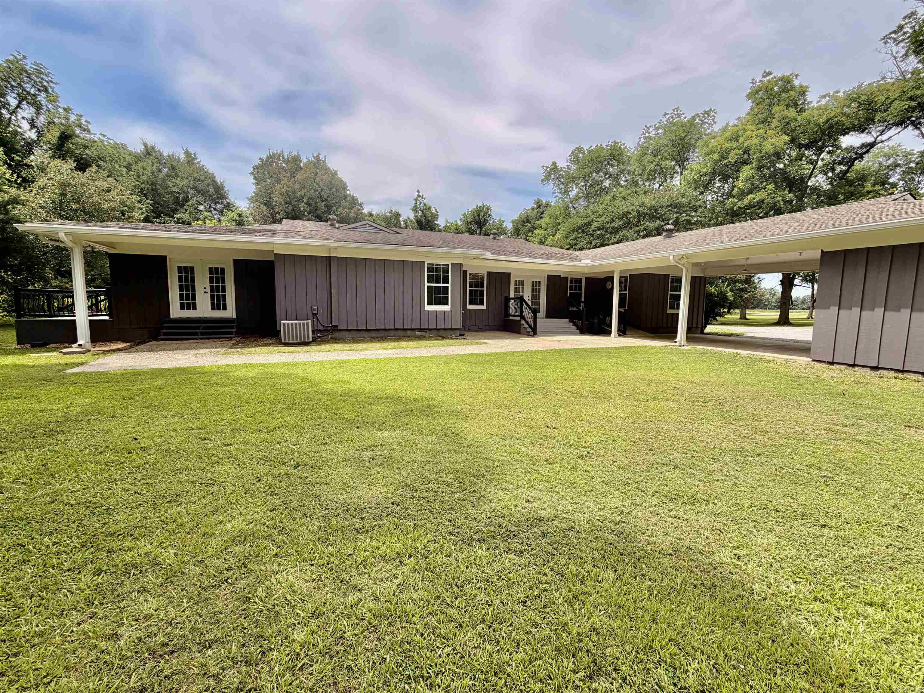 1407 S Trotter Property Photo 7