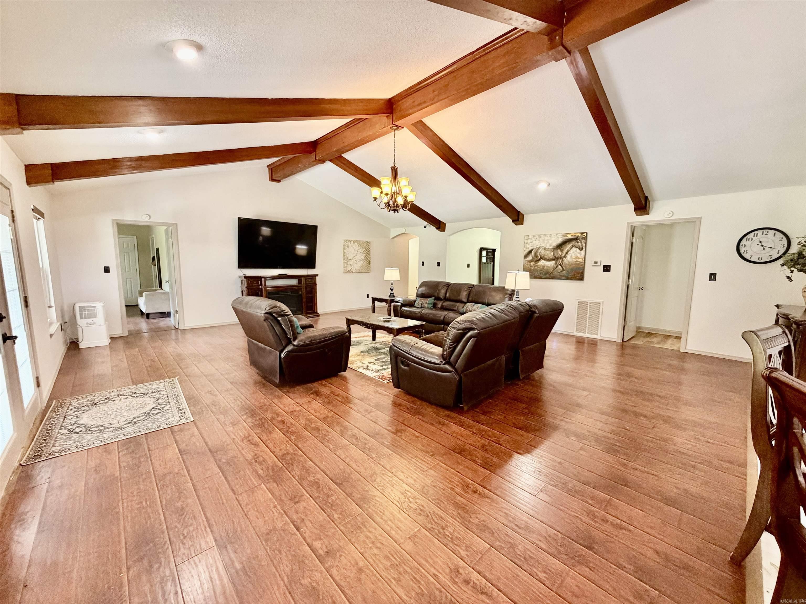 1407 S Trotter Property Photo 9
