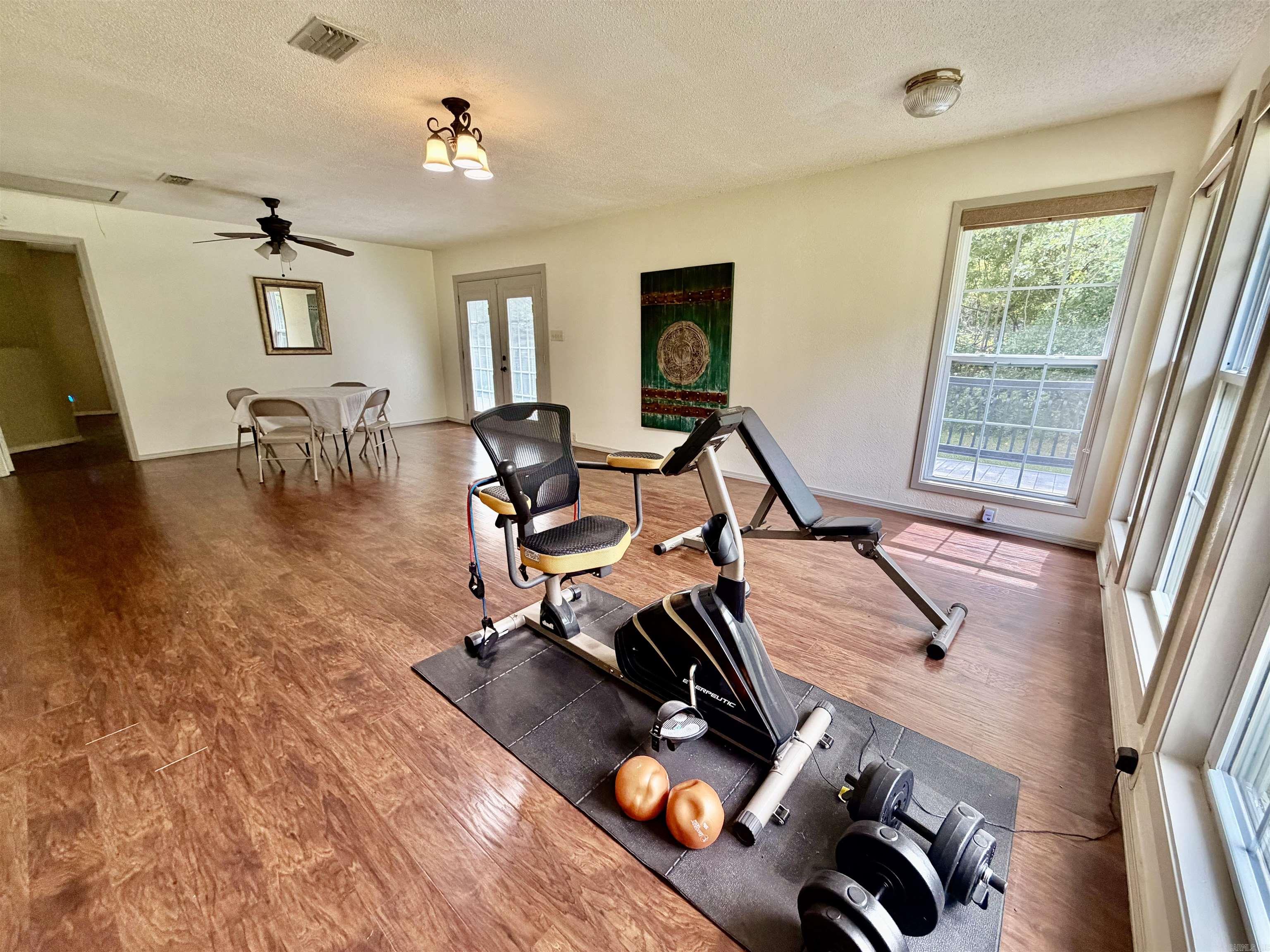 1407 S Trotter Property Photo 32